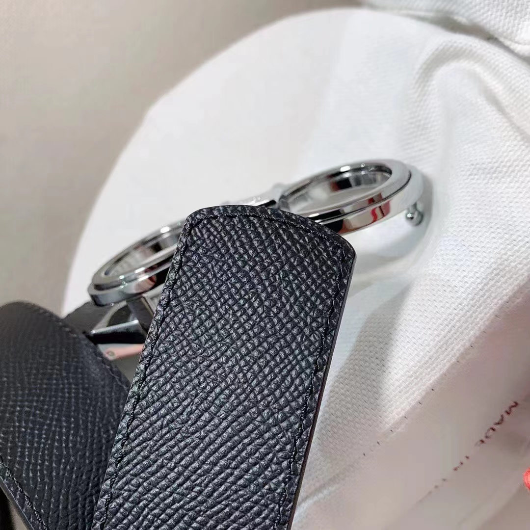 F家专柜新款搭配Gancini扣饰开
