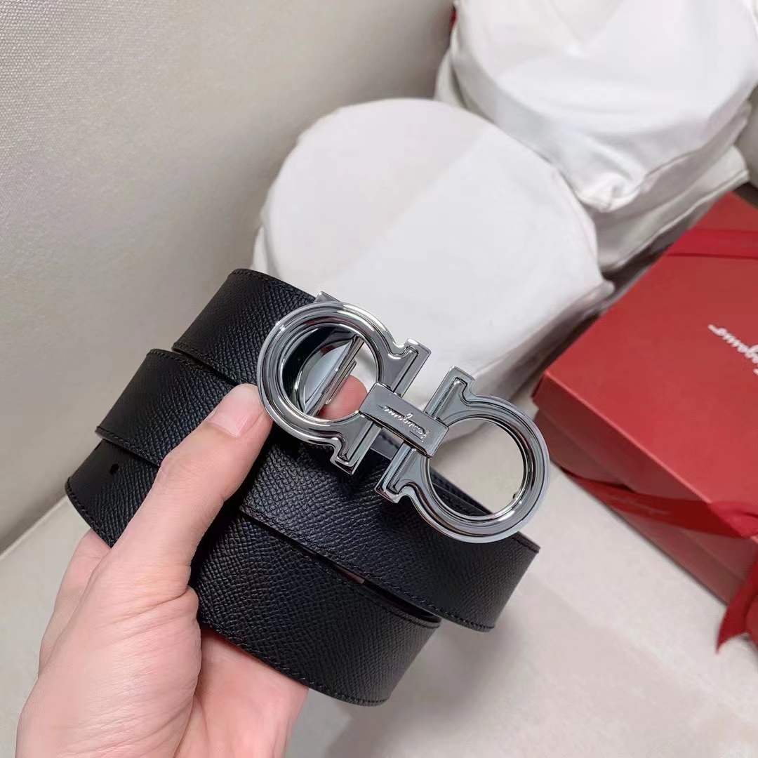 F家专柜新款搭配Gancini扣饰开