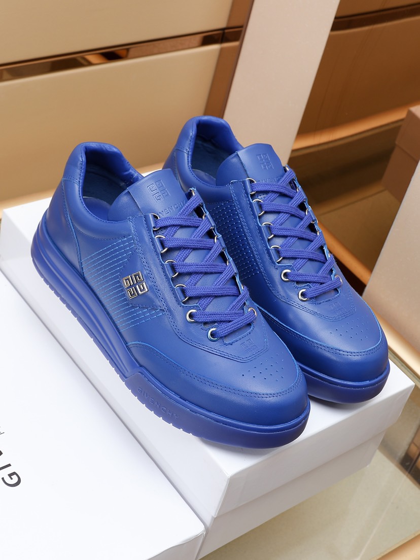 J0  Givenchy  纪梵希 完美造型打造顶级品质超轻便鞋面采用牛皮制作.羊皮内里 原版大底上脚舒服立体感强 原厂品质超新潮一款鞋男必备休闲款穿上感觉特轻松；运动等场合都非常实用颜色：四色可选。