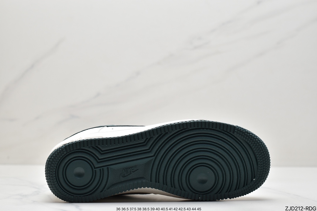 240 耐克/Nike Air Force Low 空军一号低帮休闲板鞋 DO5220-169