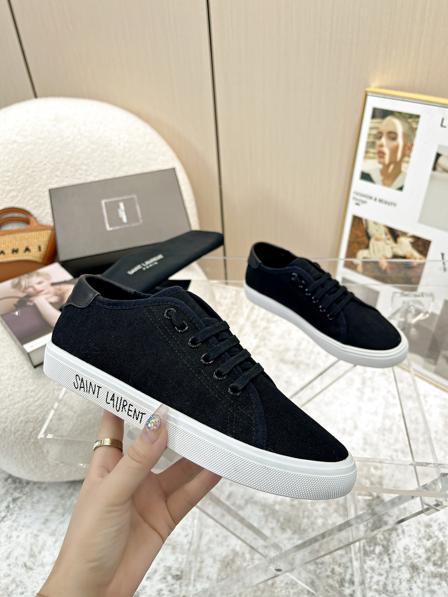 Saint Laurent St. Roland’s New Sneakers: Premium Comfort and Style - 图片 4