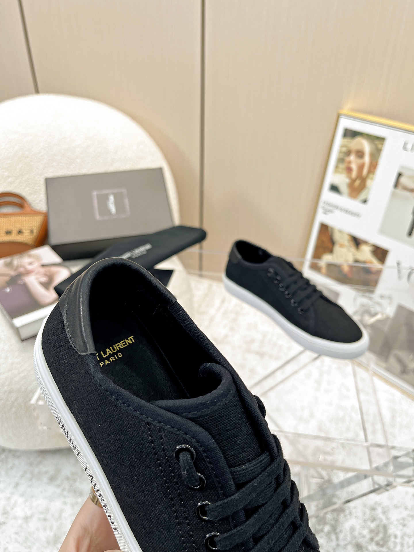 Saint Laurent St. Roland’s New Sneakers: Premium Comfort and Style - 图片 7