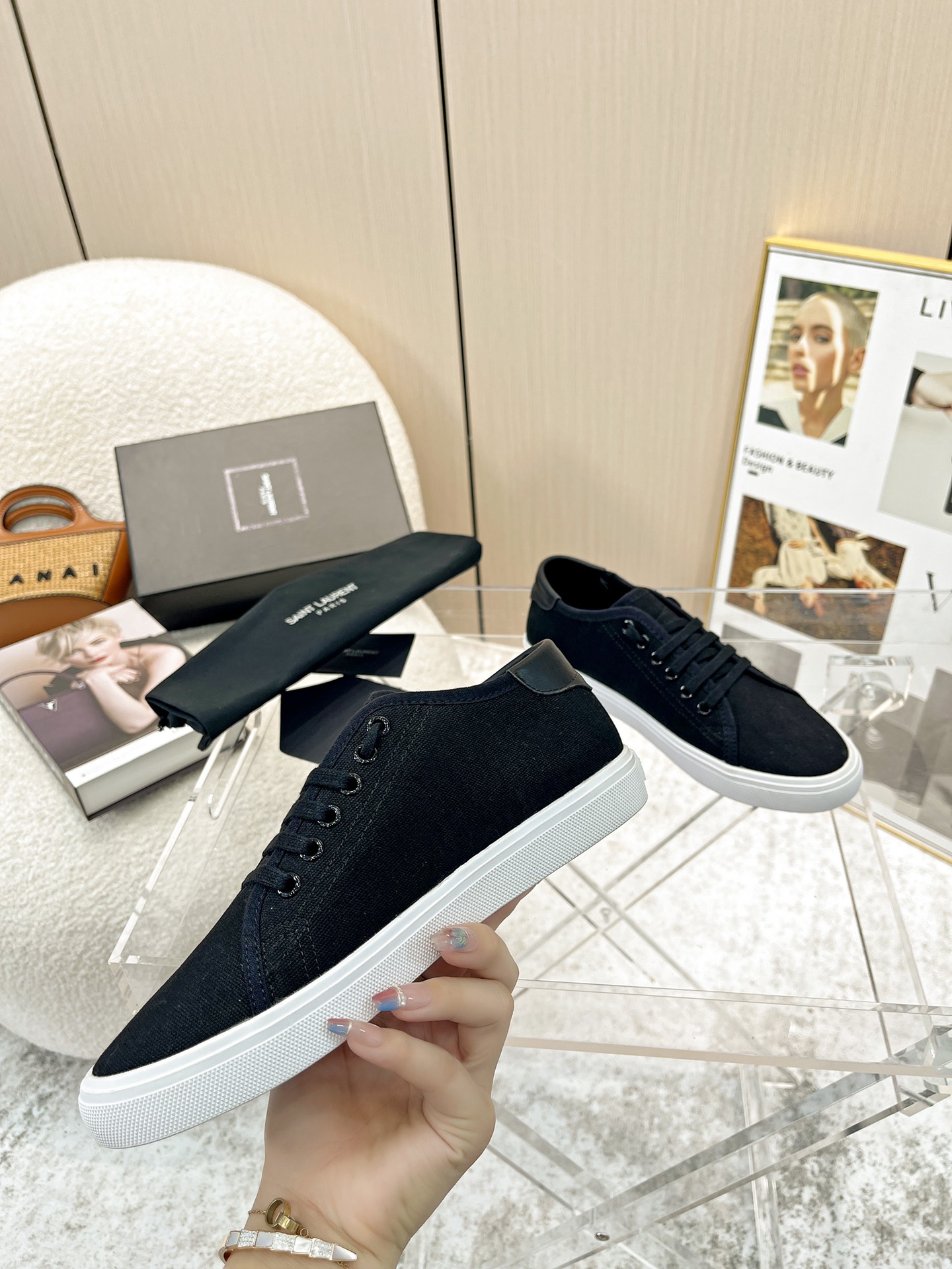 Saint Laurent St. Roland’s New Sneakers: Premium Comfort and Style - 图片 6