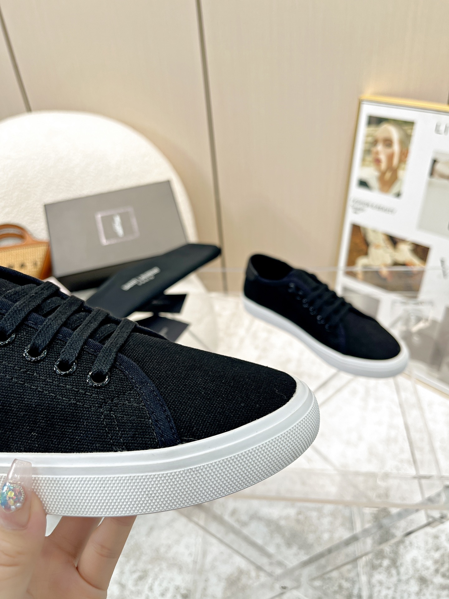 Saint Laurent St. Roland’s New Sneakers: Premium Comfort and Style - 图片 5
