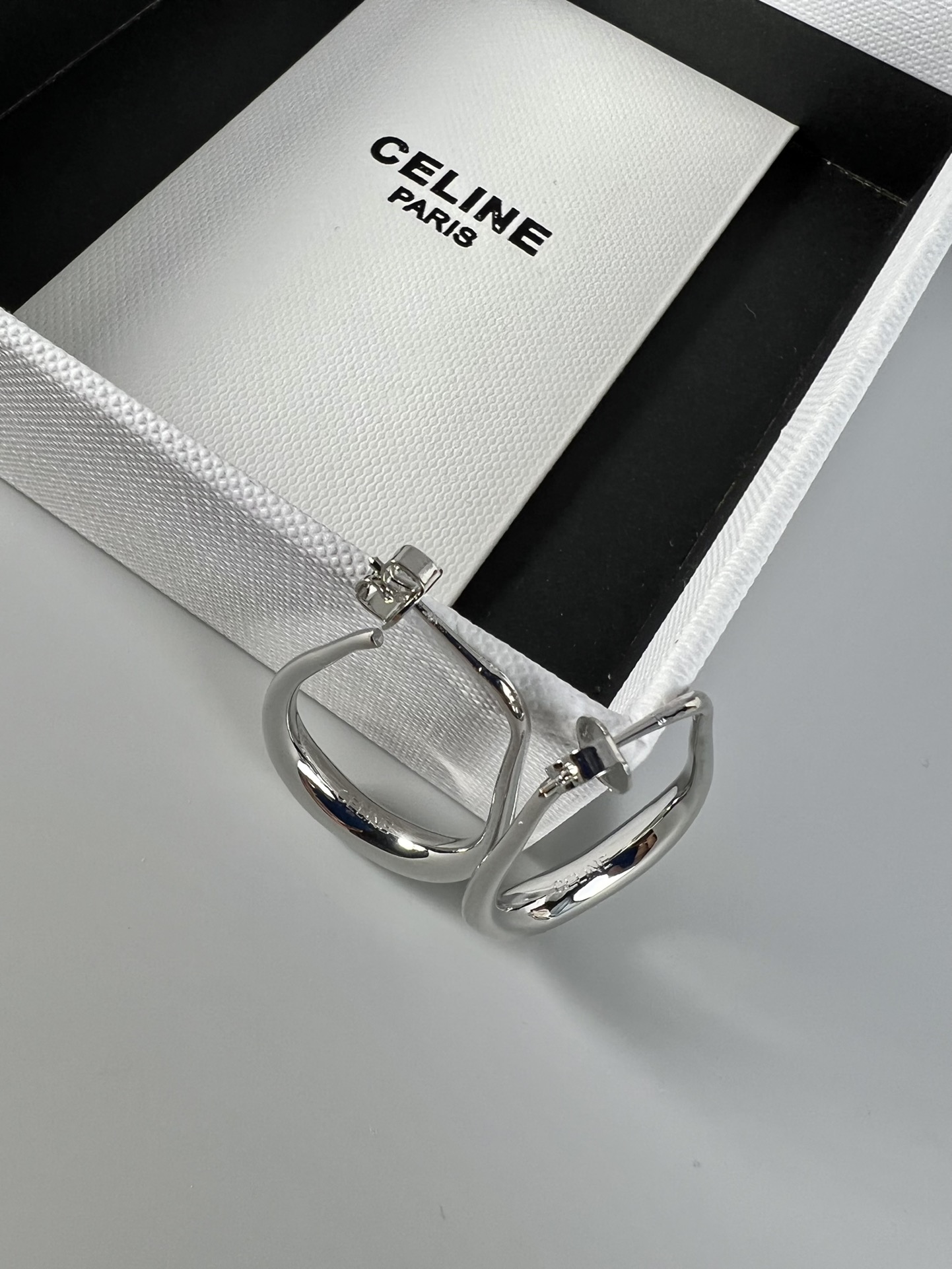 Celine 耳钉