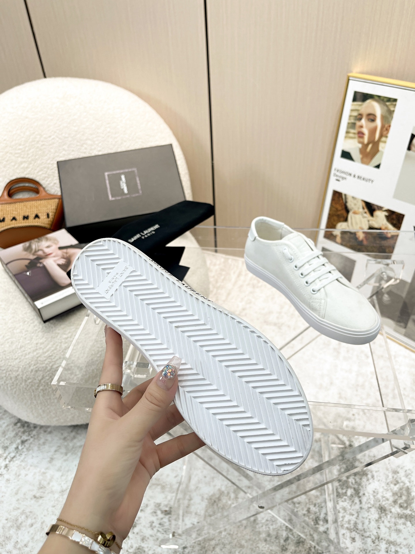 Saint Laurent Sneakers with Enhanced Comfort and Stability, Featuring Unique Design and Premium Materials. - 图片 9