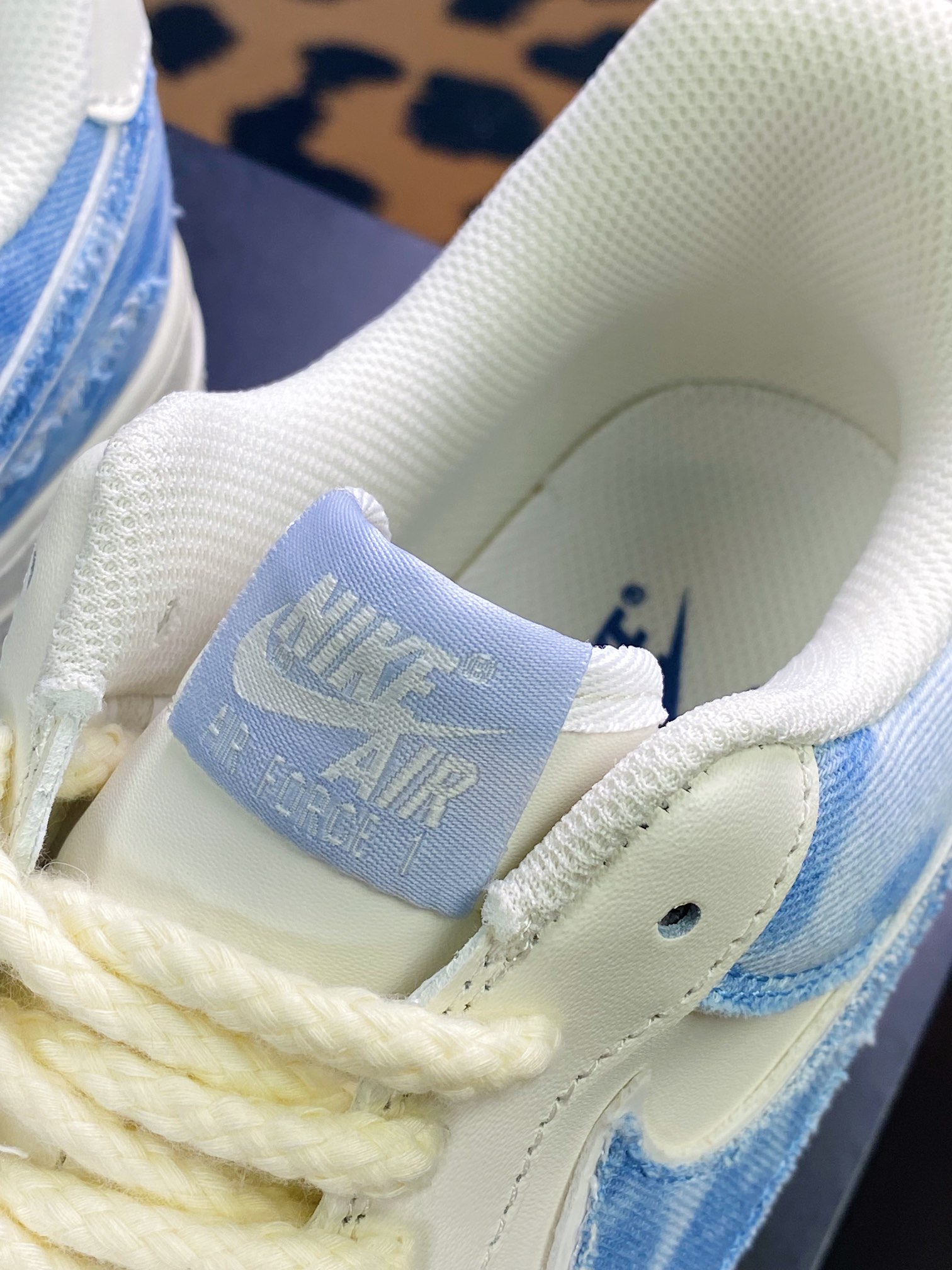 240 Air Force 1 Low”Exclusive Denim”空军一号低帮经典百搭休闲运动板鞋“奶白水洗牛仔浅蓝破洞”CW1888-611