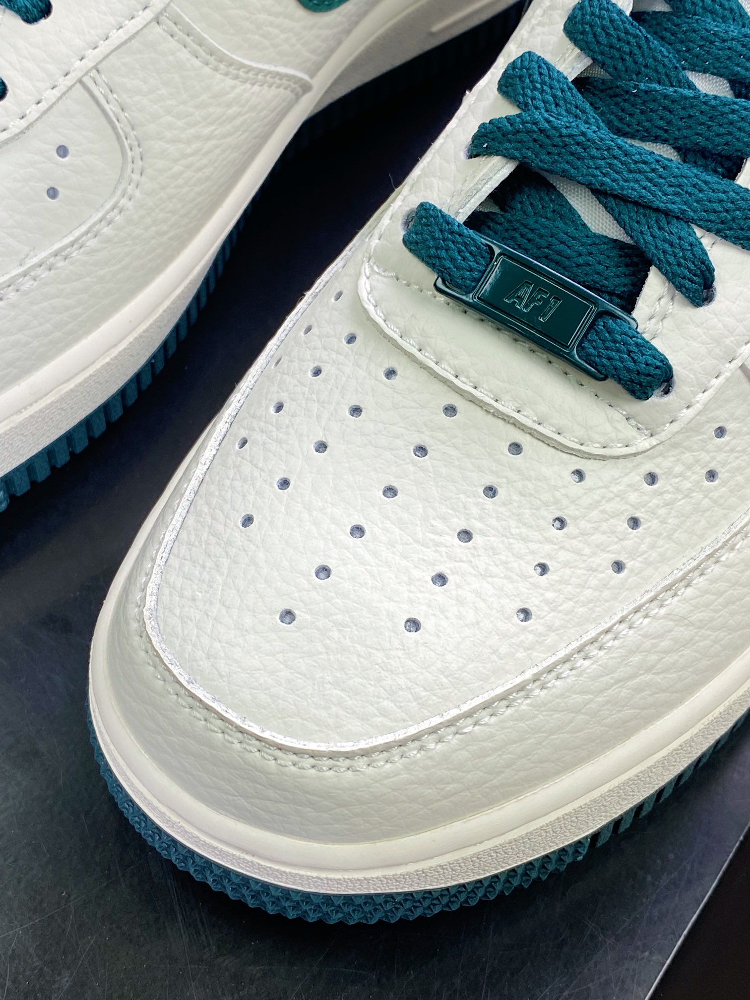 240 Air Force 1 Low”MORE THAN____”空军一号低帮经典百搭休闲运动板鞋PO3699-807