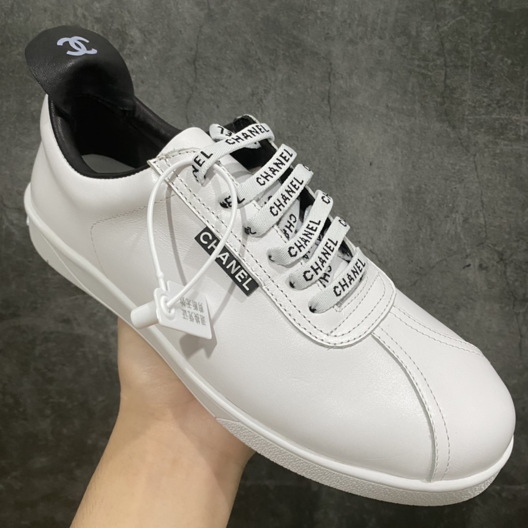 图片[3]-广东高定版Chanel经典板鞋 面料采用进口牛皮，羊皮内里。羊皮垫脚 双C用双层羊皮对贴，全针织LOGO鞋带。 高度还原原鞋 男女情侣经典鞋款 尺码：35-44-选品中心