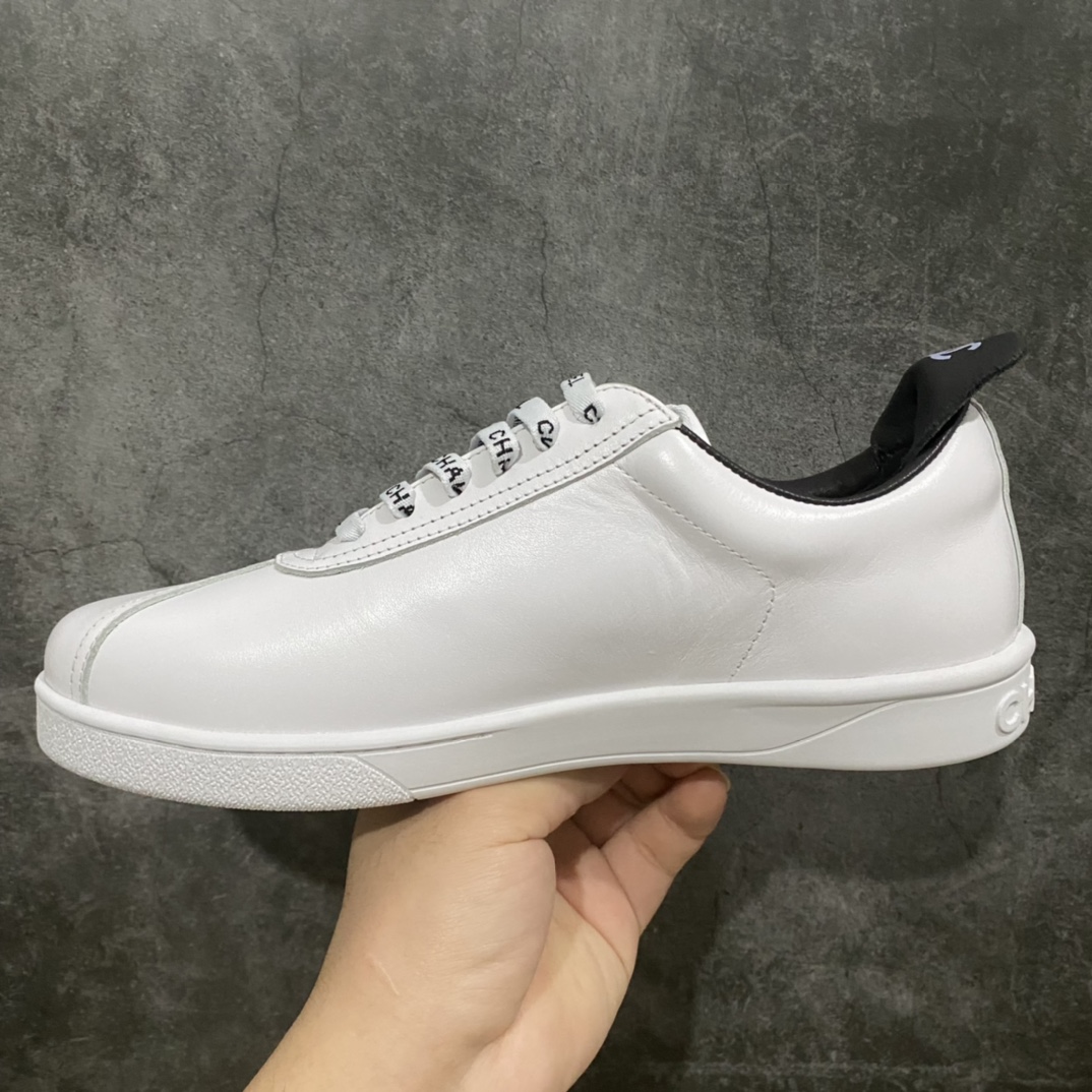 图片[2]-广东高定版Chanel经典板鞋 面料采用进口牛皮，羊皮内里。羊皮垫脚 双C用双层羊皮对贴，全针织LOGO鞋带。 高度还原原鞋 男女情侣经典鞋款 尺码：35-44-选品中心