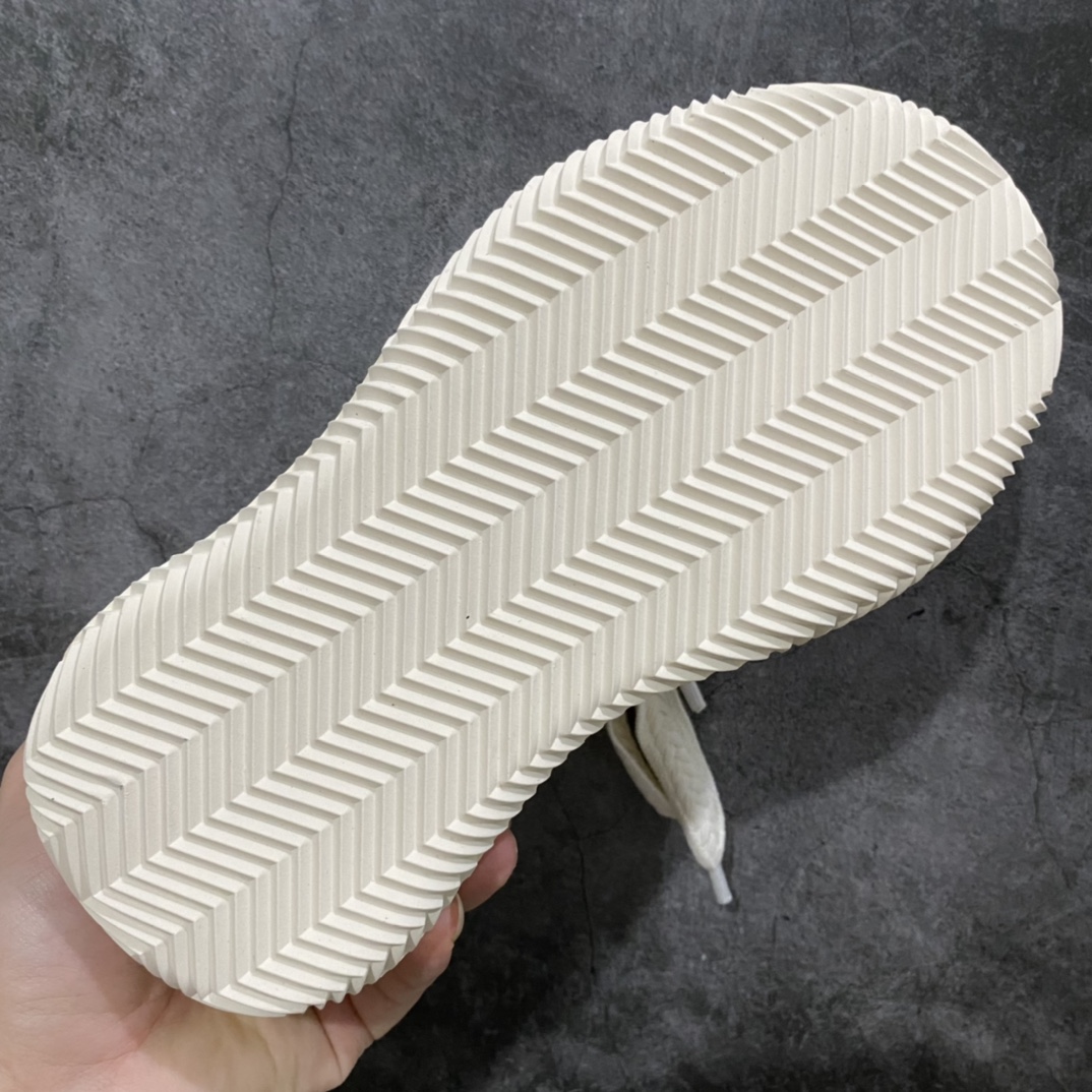 图片[8]-吴建豪个人主理潮流品牌 xVESSEL G.O.P. 2.0 MARSHMALLOW Lows 2.0 棉花糖开口笑系列解构重叠厚底软木低帮百搭增高帆布硫化板鞋“小香风白色” 原装硫化版出货 男女鞋真标硫化处理工艺 升级原楦原纸版数据开发版型 官方全套配件及包装物(附送6副腰果花鞋带/超大防尘购物袋/图腾卡/蒙娜丽莎美元/变色DIY笔/收藏级鞋盒套装!!) 纯手工贴合多重围条硫化工艺 采用12蛊司厚实舒适帆布面料 流苏做旧复古效果 鞋头开口笑处加入紫外线热感应效果（在紫外光线下发生色变!）❗️ 明星都穿它 \”SMILENCE\”隐藏款!! 尺码：35 36 37 38 39 40 各位如有紧贴资讯的，都会在网络留意到这双鞋款，它是来自于 xVESSEL，是吴建豪个人主理的时尚品牌，上年于上海的大型潮流活动上率先亮相。这双鞋名为 Peace by Piece，是以帆布鞋作为基底，并以解构手法，将鞋上不同细节堆叠营造错位，鞋面的帆布再经过打磨制造流须效果，整双鞋更是手工制作，因此显现出其细致的工序。-选品中心