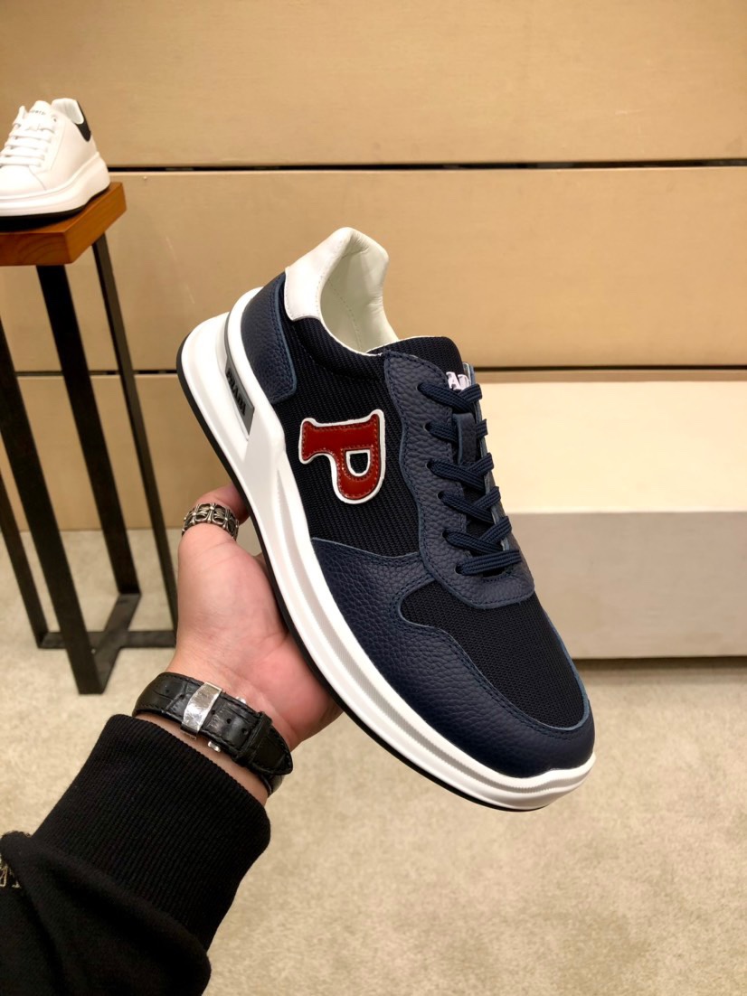 K0 .牛里普拉达男士最休闲鞋官网同步上市全进口头层小牛皮制面，内里采用头层牛皮，绝对的奢华打造，活动成型大底，舒适感爆棚。独特的设计理念，引领时尚新概念。配码：38-44