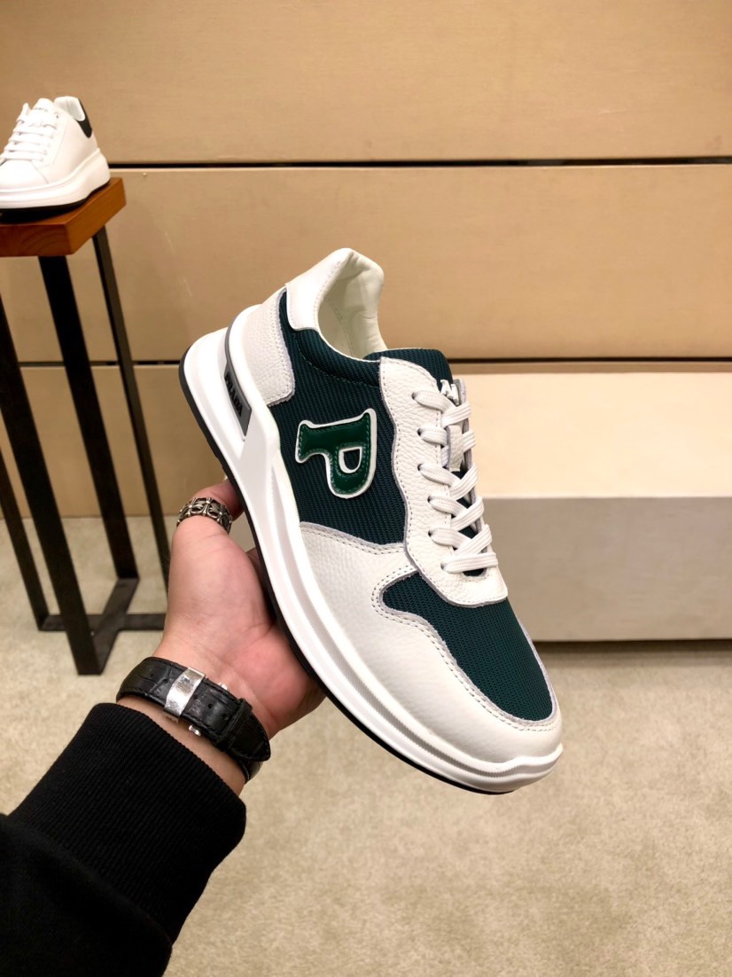 K0 .牛里普拉达男士最休闲鞋官网同步上市全进口头层小牛皮制面，内里采用头层牛皮，绝对的奢华打造，活动成型大底，舒适感爆棚。独特的设计理念，引领时尚新概念。配码：38-44