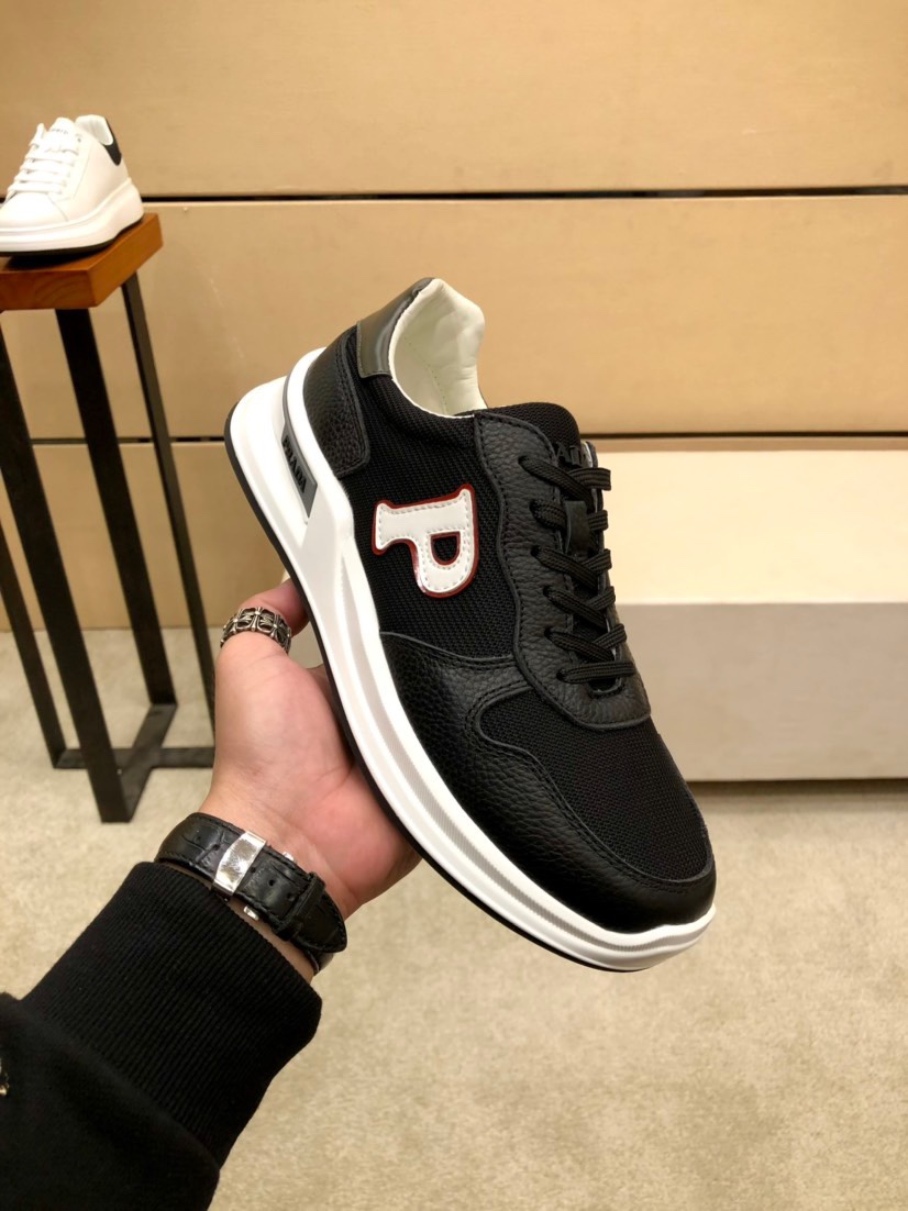 K0 .牛里普拉达男士最休闲鞋官网同步上市全进口头层小牛皮制面，内里采用头层牛皮，绝对的奢华打造，活动成型大底，舒适感爆棚。独特的设计理念，引领时尚新概念。配码：38-44