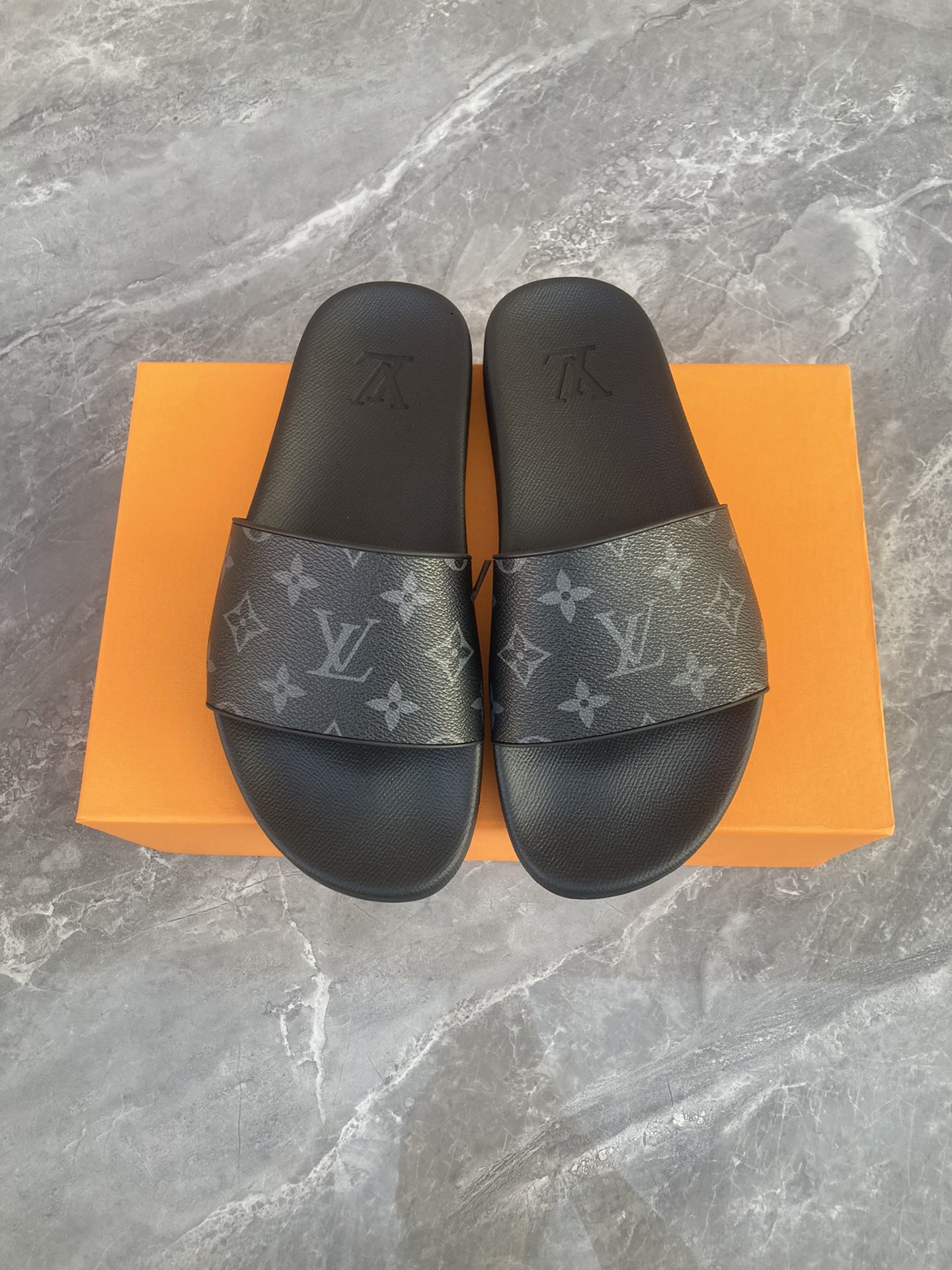NO:244151,New candy series slippers LouⅰsⅤuⅰtton couple style, private model, beautiful upper, Size:35-45, slippers, slippers19860909新款糖果系列拖鞋LouⅰsⅤuⅰtton情侣款,私家模,美观鞋面, Size:35-45,拖鞋,slippers,Women's Shoes