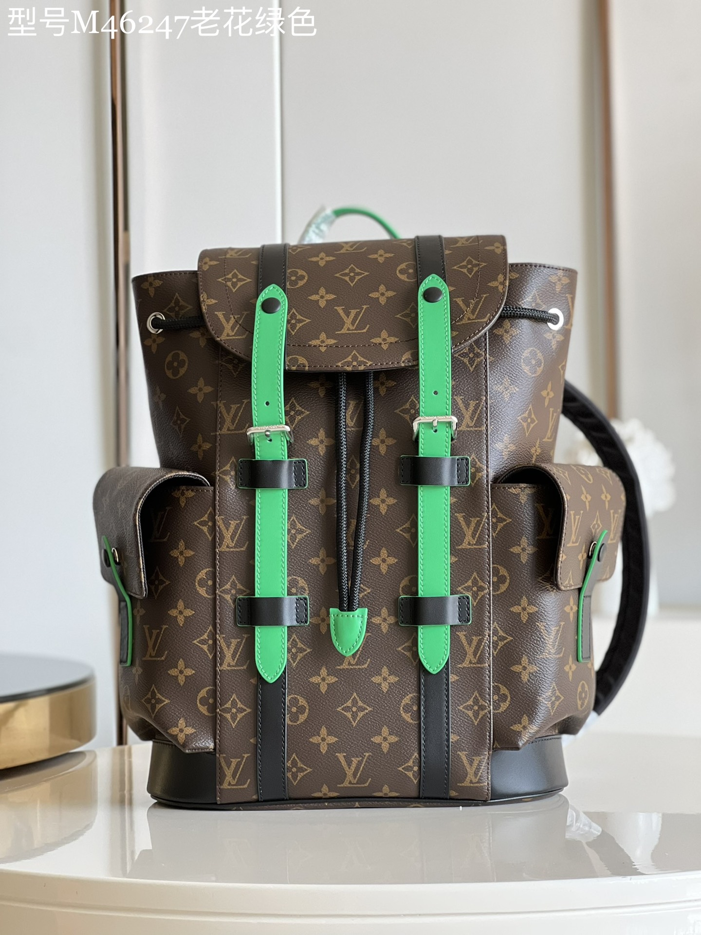 NO:399194,【Exclusive real photo of M46247 presbyterian green】M41379 small Christopher backpack concentrates the classic design size, continuing iconic elements such as side pockets and snap straps. Monogram Macassar canvas is paired with bright cowhide and has a tablet inner bag, providing a modern way to carry everyday needs. Detailed features 32 x 39 x 12 cm (length x height x width) Z.800,LV [original leather],louis vuitton,cowhide19860909【独家实拍M46247老花绿色】M41379小号 本款 Christopher 双肩包浓缩经典设计尺寸,延续侧袋和按扣双肩带等标志性元素.Monogram Macassar 帆布搭配明亮牛皮革饰边,设有平板电脑内袋,为携带日常所需提供摩登之法.详细特征32 x 39 x 12 厘米 (长度 x 高 x 宽) Z.800,LV【原厂皮】,louis vuitton,cowhide,Bag