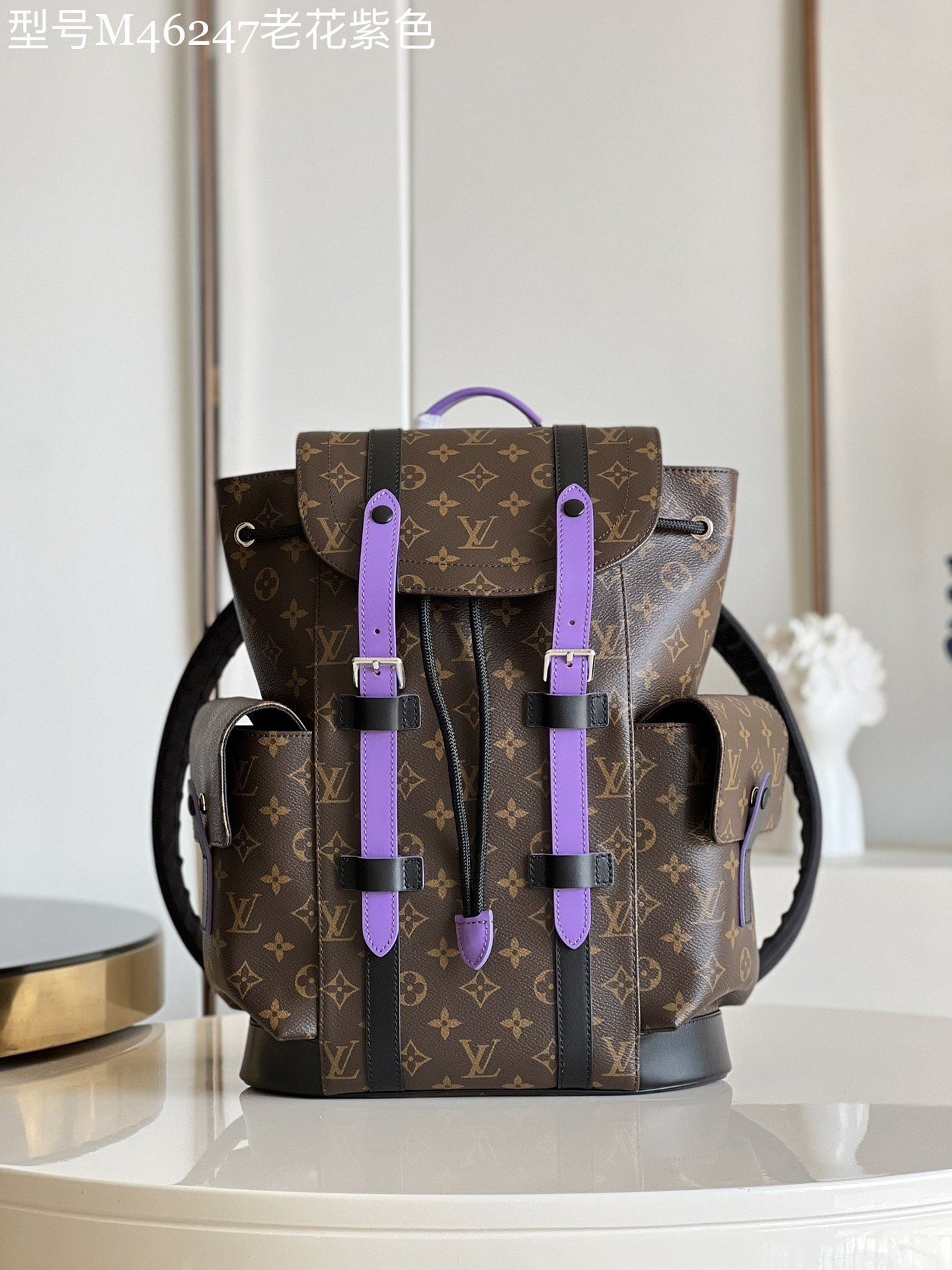NO:399197,【Exclusive real photo of M46247 presbyterian purple】M41379 small Christopher backpack concentrates the classic design size, continuing iconic elements such as side pockets and snap straps. Monogram Macassar canvas is paired with bright cowhide and has a tablet inner bag, providing a modern way to carry everyday needs. Detailed features 32 x 39 x 12 cm (length x height x width) Z.800,LV [original leather],louis vuitton,cowhide19860909【独家实拍M46247老花紫色】M41379小号 本款 Christopher 双肩包浓缩经典设计尺寸,延续侧袋和按扣双肩带等标志性元素.Monogram Macassar 帆布搭配明亮牛皮革饰边,设有平板电脑内袋,为携带日常所需提供摩登之法.详细特征32 x 39 x 12 厘米 (长度 x 高 x 宽) Z.800,LV【原厂皮】,louis vuitton,cowhide,Bag