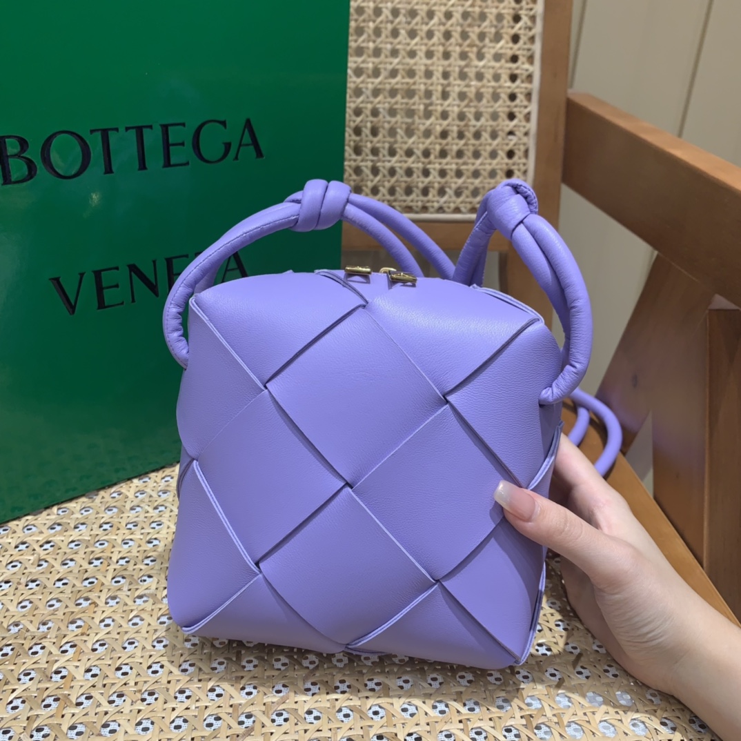 Bottega Veneta CASSETTE 14CM 相机包 701915紫藤色