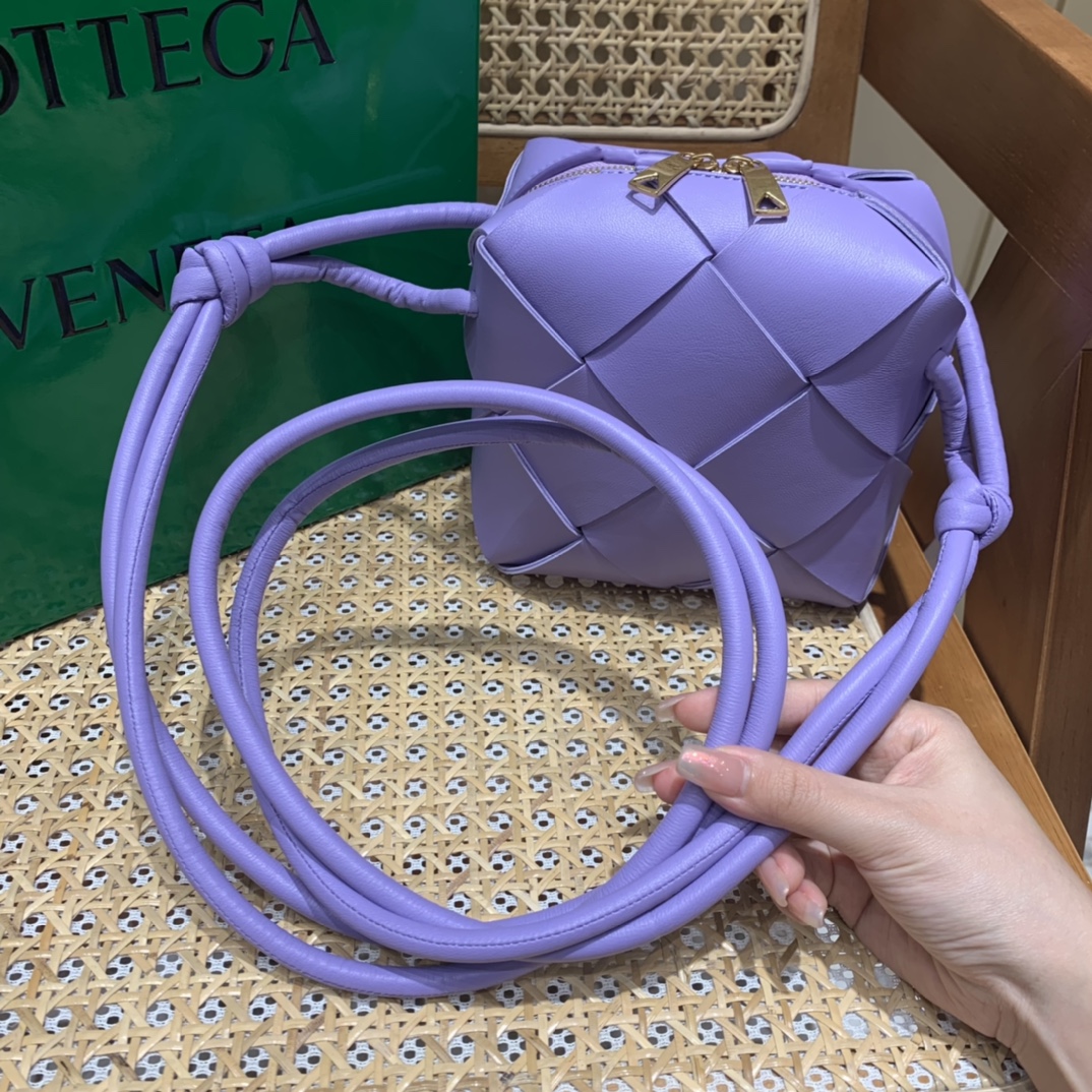 Bottega Veneta CASSETTE 14CM 相机包 701915紫藤色