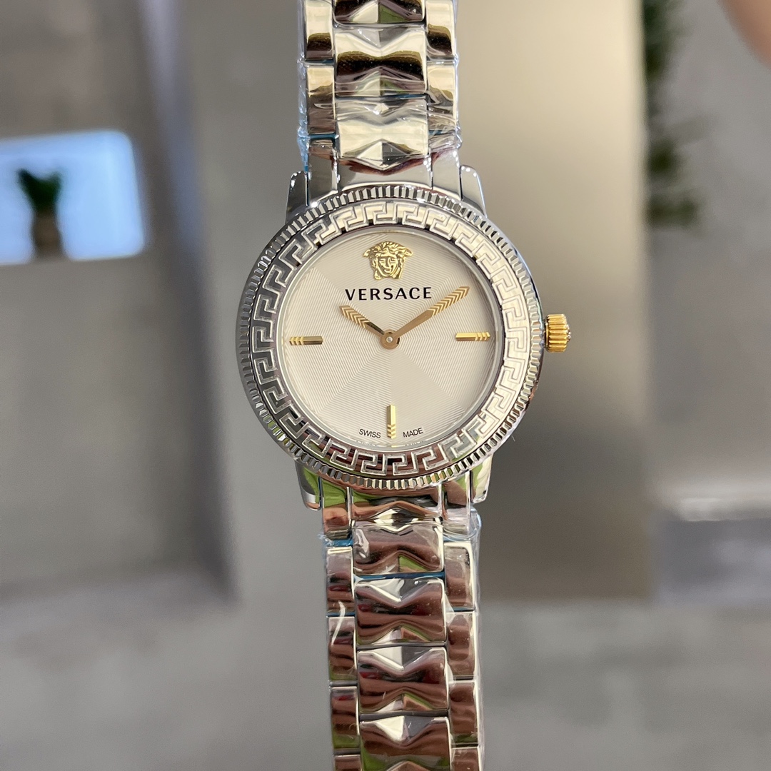 V-TRIBUTE Series 36mm Watch with Medusa Embossing and Greek Design Elements - 图片 1