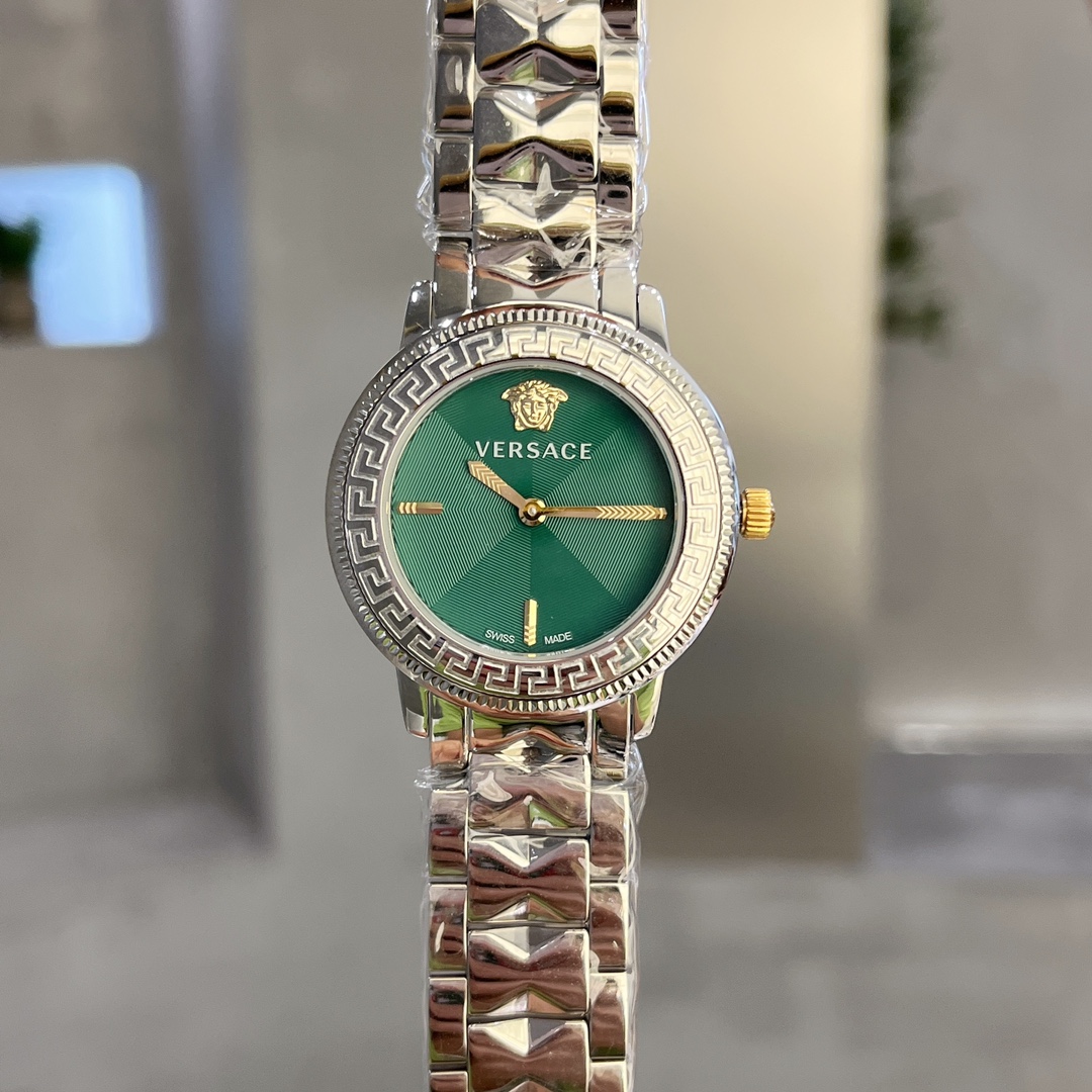 V-TRIBUTE Series 36mm Watch with Medusa Embossing and Greek Design Elements - 图片 3
