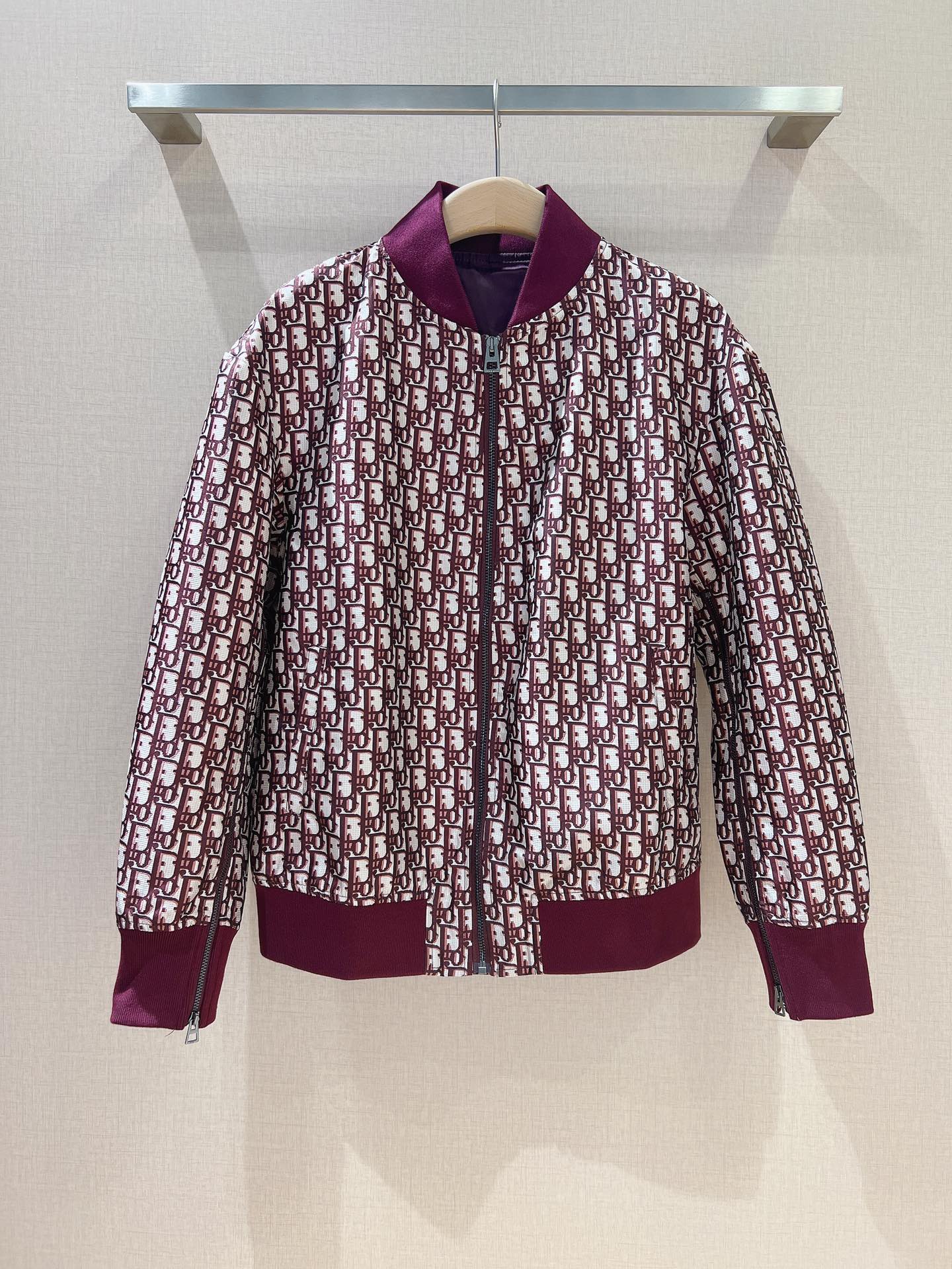 🌟Dio*r秋冬新品老花夹克棒球服💗时尚经典老花系列、罗纹小立领➕罗纹袖口、时尚大气、金属拉链开合、袖子