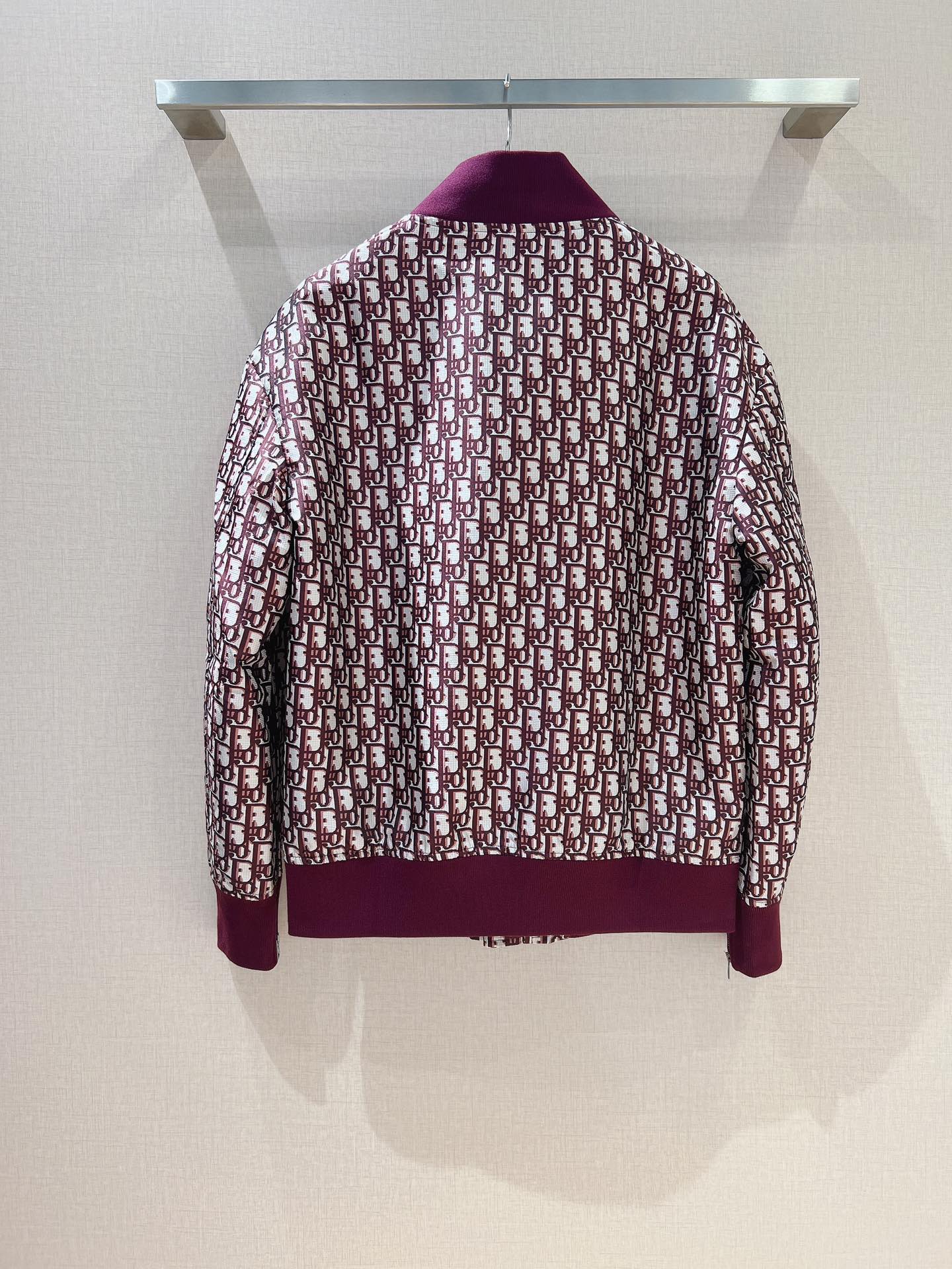 🌟Dio*r秋冬新品老花夹克棒球服💗时尚经典老花系列、罗纹小立领➕罗纹袖口、时尚大气、金属拉链开合、袖子