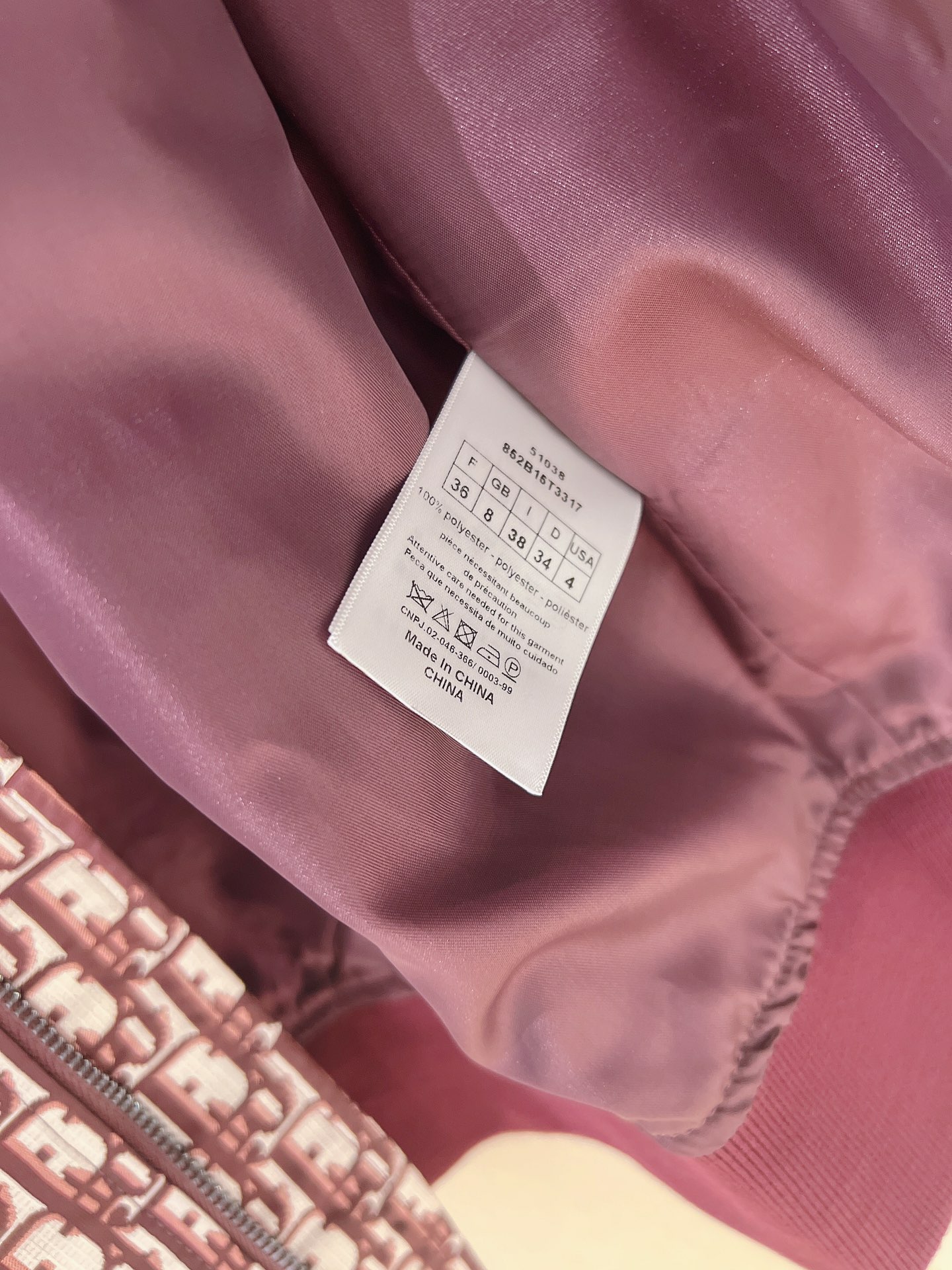 🌟Dio*r秋冬新品老花夹克棒球服💗时尚经典老花系列、罗纹小立领➕罗纹袖口、时尚大气、金属拉链开合、袖子