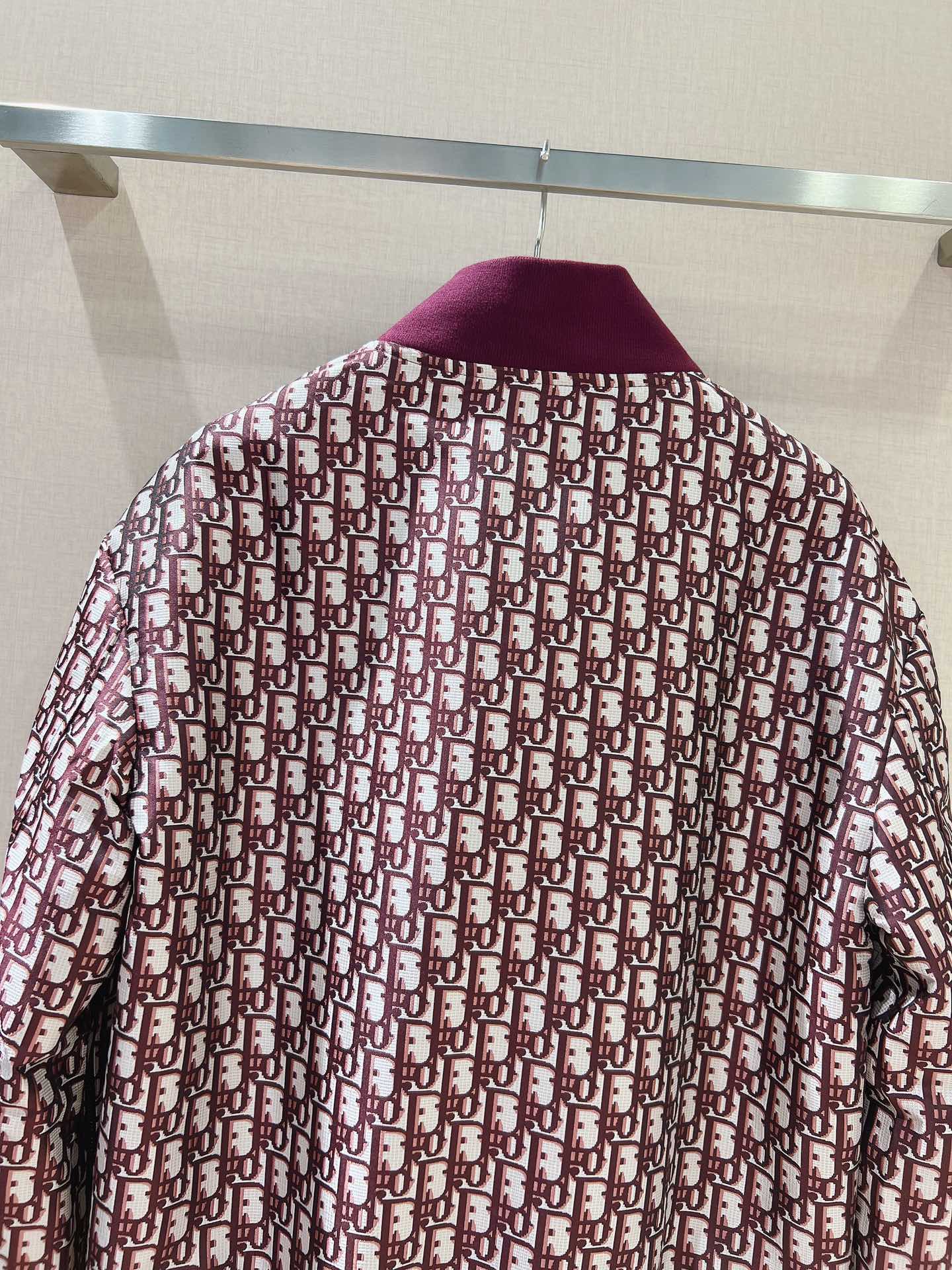 🌟Dio*r秋冬新品老花夹克棒球服💗时尚经典老花系列、罗纹小立领➕罗纹袖口、时尚大气、金属拉链开合、袖子