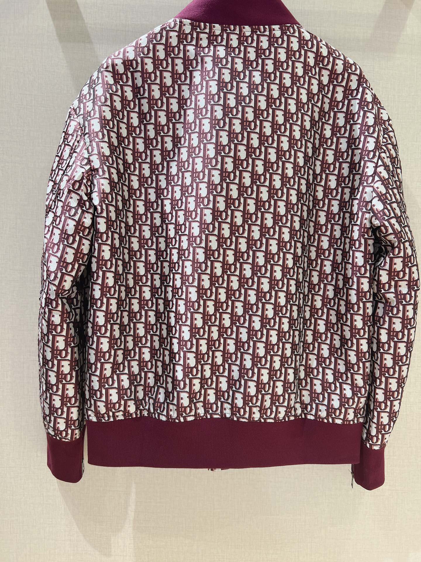 🌟Dio*r秋冬新品老花夹克棒球服💗时尚经典老花系列、罗纹小立领➕罗纹袖口、时尚大气、金属拉链开合、袖子