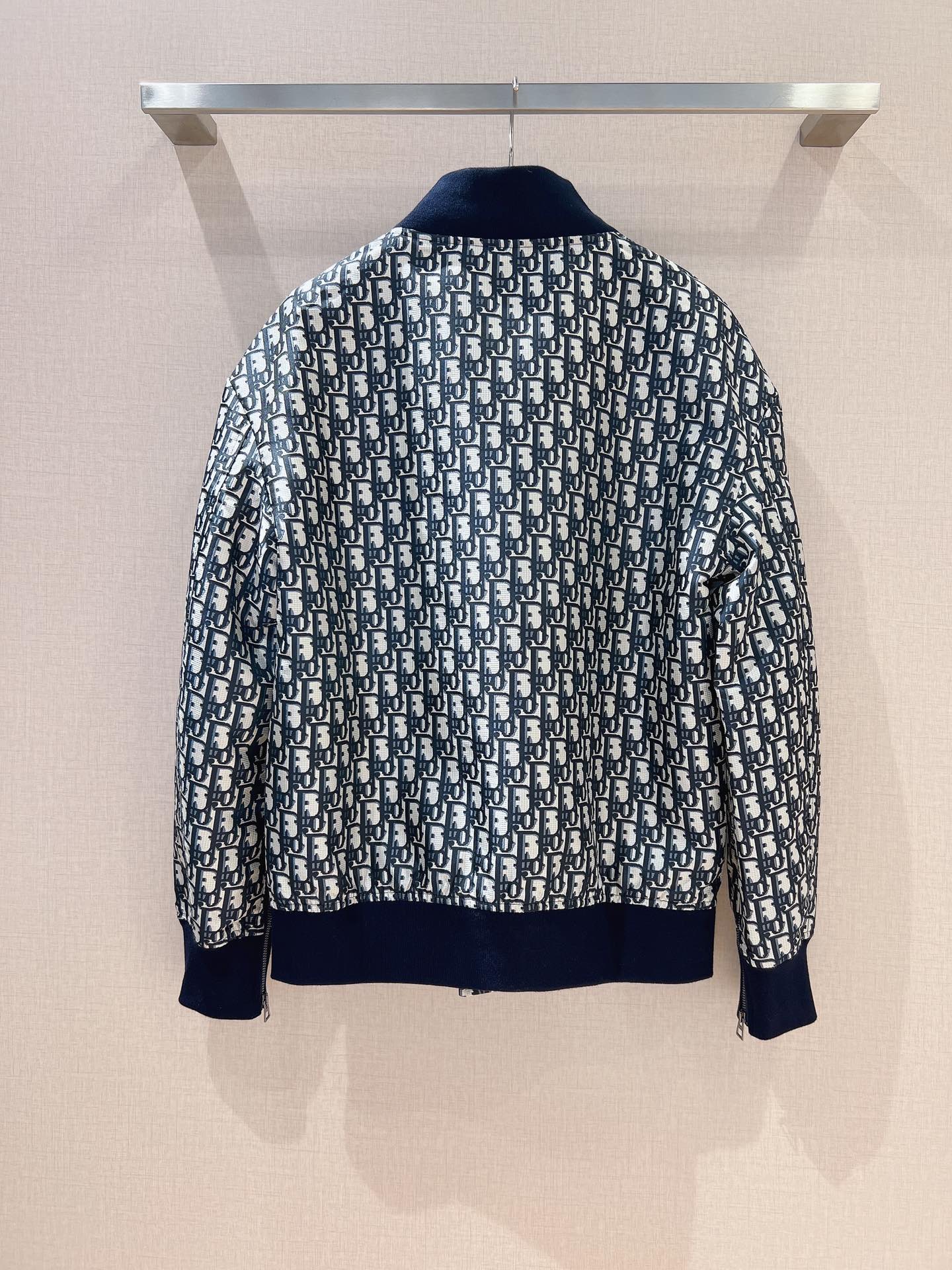 🌟Dio*r秋冬新品老花夹克棒球服💗时尚经典老花系列、罗纹小立领➕罗纹袖口、时尚大气、金属拉链开合、袖子