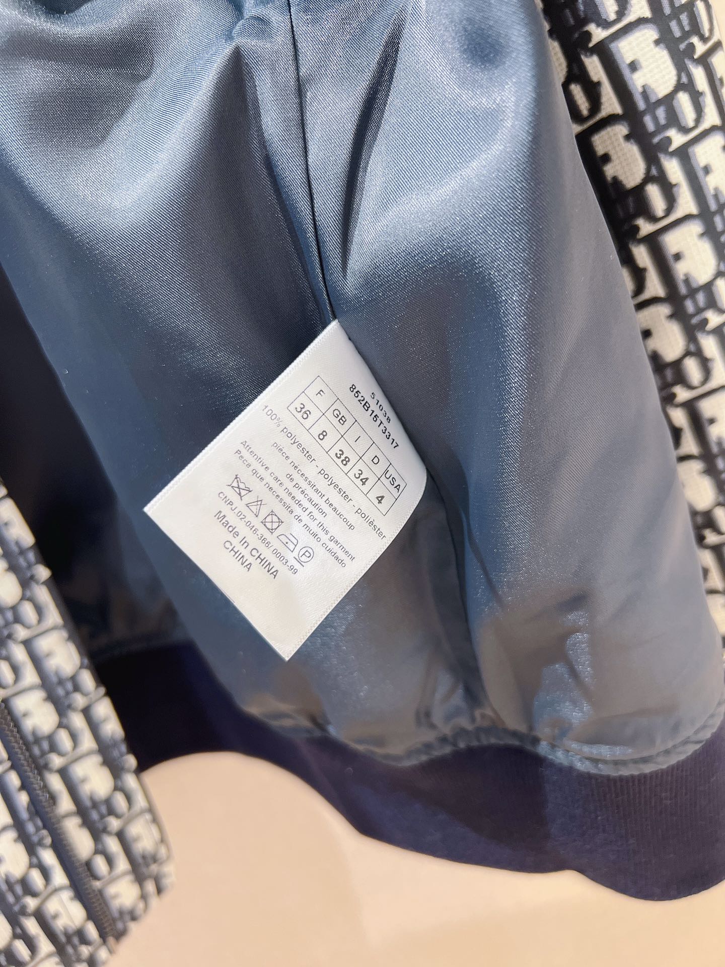 🌟Dio*r秋冬新品老花夹克棒球服💗时尚经典老花系列、罗纹小立领➕罗纹袖口、时尚大气、金属拉链开合、袖子