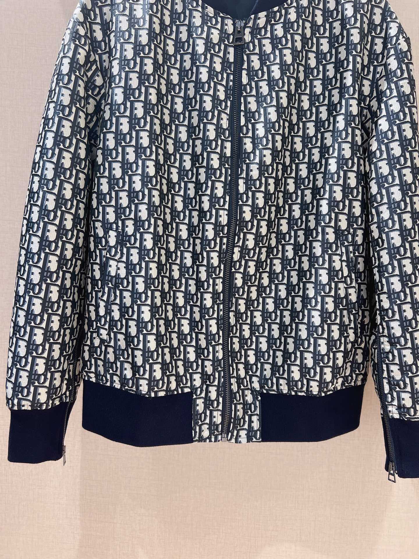 🌟Dio*r秋冬新品老花夹克棒球服💗时尚经典老花系列、罗纹小立领➕罗纹袖口、时尚大气、金属拉链开合、袖子