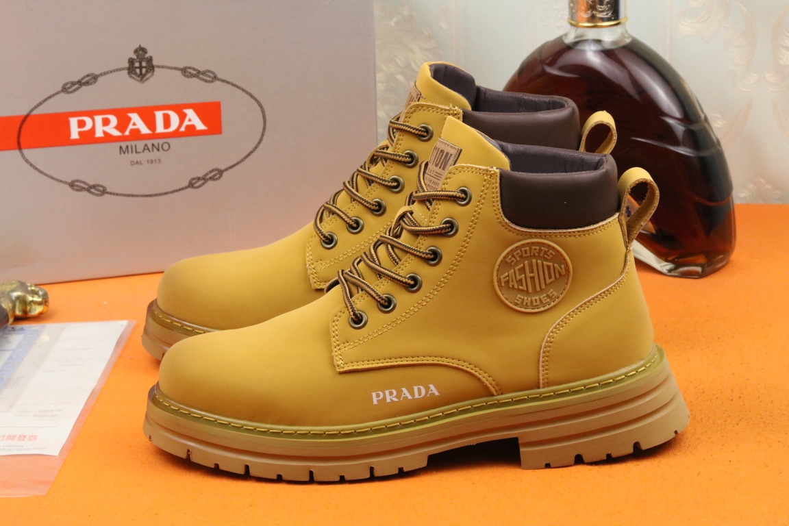 J0 高品质PRADA普拉达上市著名奢侈品牌，专柜同步更新，意大利男鞋时尚杂志季刊封面主推款鞋面采用意大利进口牛皮，羊皮内里。原版防滑橡胶大底，上脚舒适有型。 细节无可挑剔。