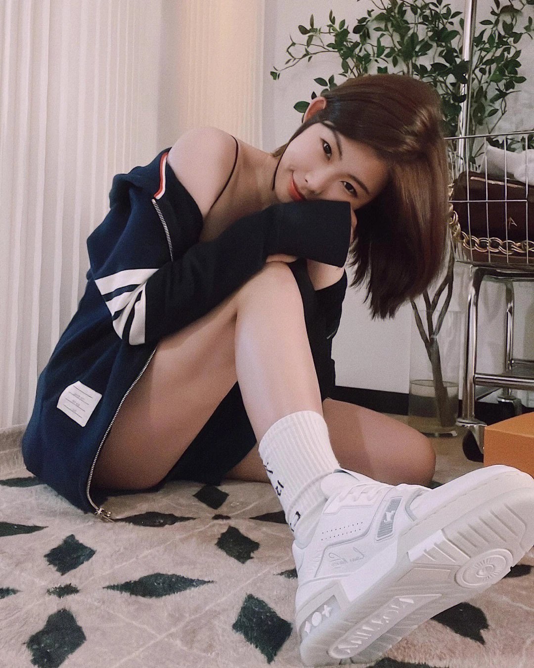 Louis Vuitton White Cement Trainer: A Timeless Classic Sneaker 6 i1662462640 7920 4