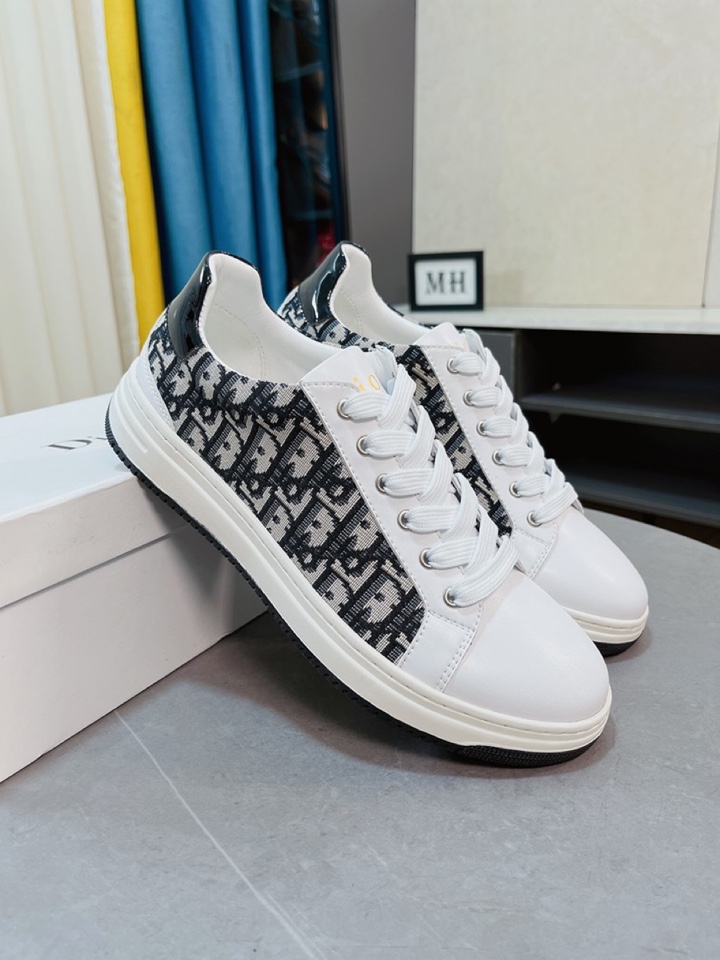 I5 Dior迪奥爆卖款官网全球首发男鞋高端品牌 官网最系列：鞋面采用进口牛皮搭配专供面料打造网布透气内里。让行走更加便捷舒适与官方的质量相比美的1：1复刻。打造时尚个性衬托你的与众不同潮男必备!经典款。男码：38-44。