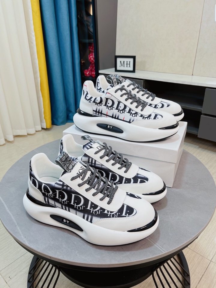 I5 Dior迪奥爆卖款官网全球首发男鞋高端品牌 官网最系列：鞋面采用进口牛皮搭配专供面料打造网布透气内里。让行走更加便捷舒适与官方的质量相比美的1：1复刻。打造时尚个性衬托你的与众不同潮男必备!经典款。男码：38-44。