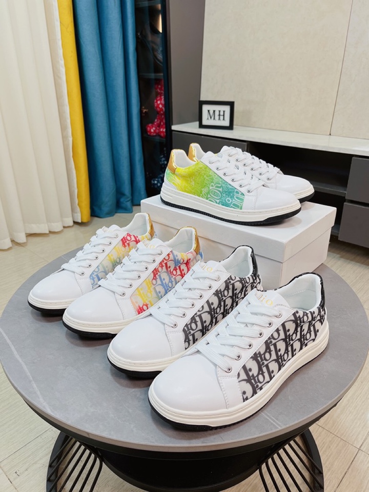 I5 Dior迪奥爆卖款官网全球首发男鞋高端品牌 官网最系列：鞋面采用进口牛皮搭配专供面料打造网布透气内里。让行走更加便捷舒适与官方的质量相比美的1：1复刻。打造时尚个性衬托你的与众不同潮男必备!经典款。男码：38-44。