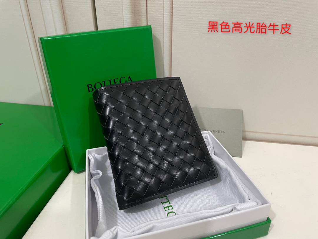 BV woven short wallet, shiny calfskin, lambskin lining, 8 card slots, 2 bill compartments