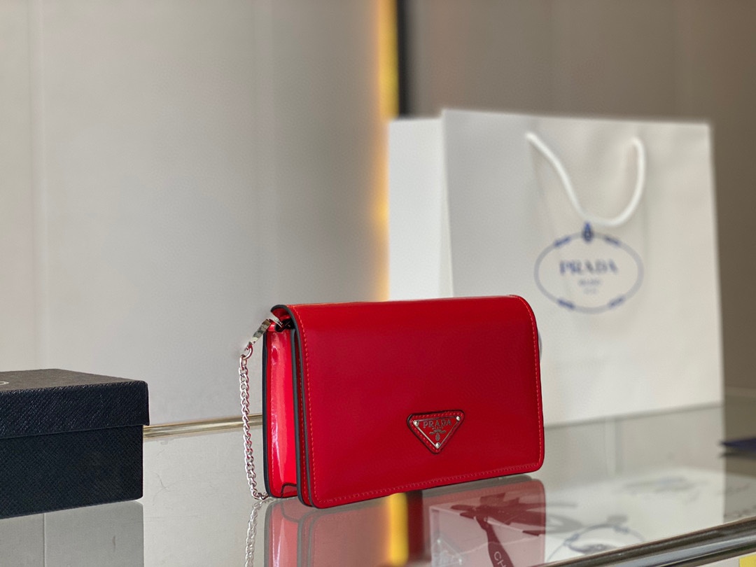 J0  俘获了不少少女的芳心 同时也是全球达人的百搭单品超赞可谓是人人都想拥有只 新品必备款 妹子抓紧入手这只 推荐自留 手提/斜挎/单肩 时尚精/洋气女神街拍首选 尺寸 19 12