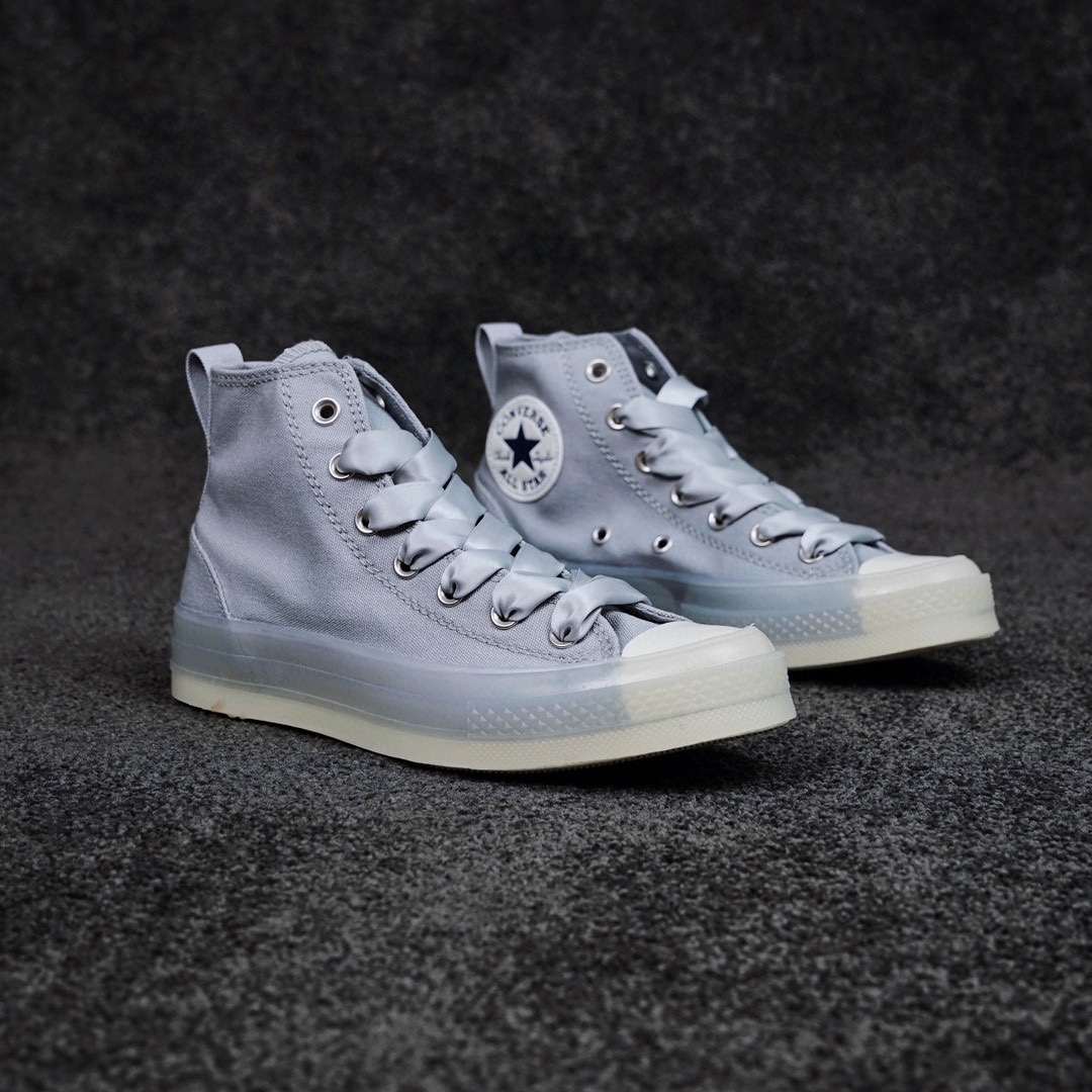 G0 2022七夕情人节限定配色Converse匡威 马耳他蓝CX果冻透明底轻便高帮男女帆布鞋新出色 马耳他蓝 匡威新品CX系列，乳白色鞋头和鞋底 配上马耳他蓝的帆布， 搭配丝绸鞋带永远的神舒适因为它超轻，超好搭配。爱了 爱了 真的爱上了