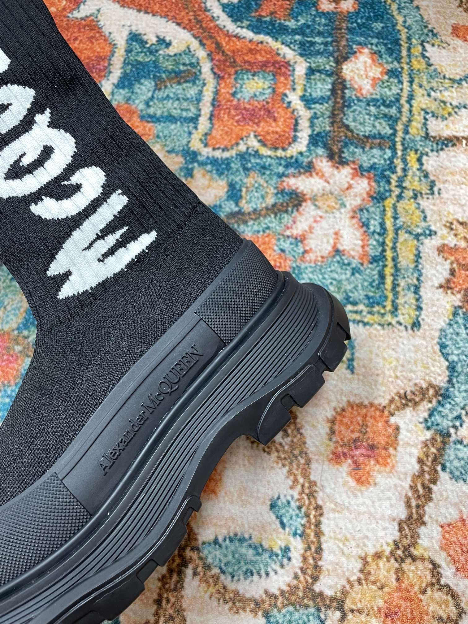 Zenium: Alexander McQueen Queen 22s Graffiti Sock Boots with Zirconium Fabric - 图片 2
