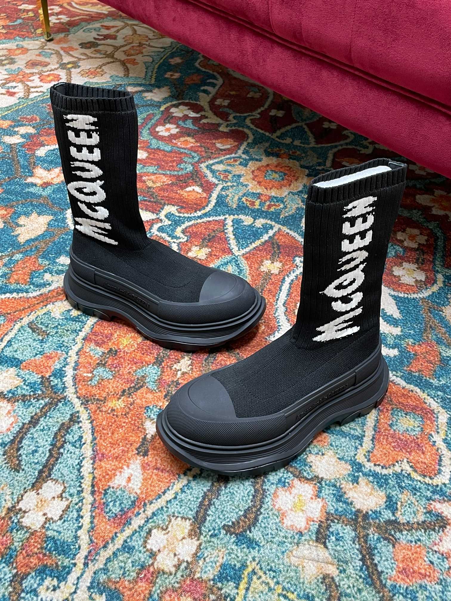 Zenium: Alexander McQueen Queen 22s Graffiti Sock Boots with Zirconium Fabric - 图片 7