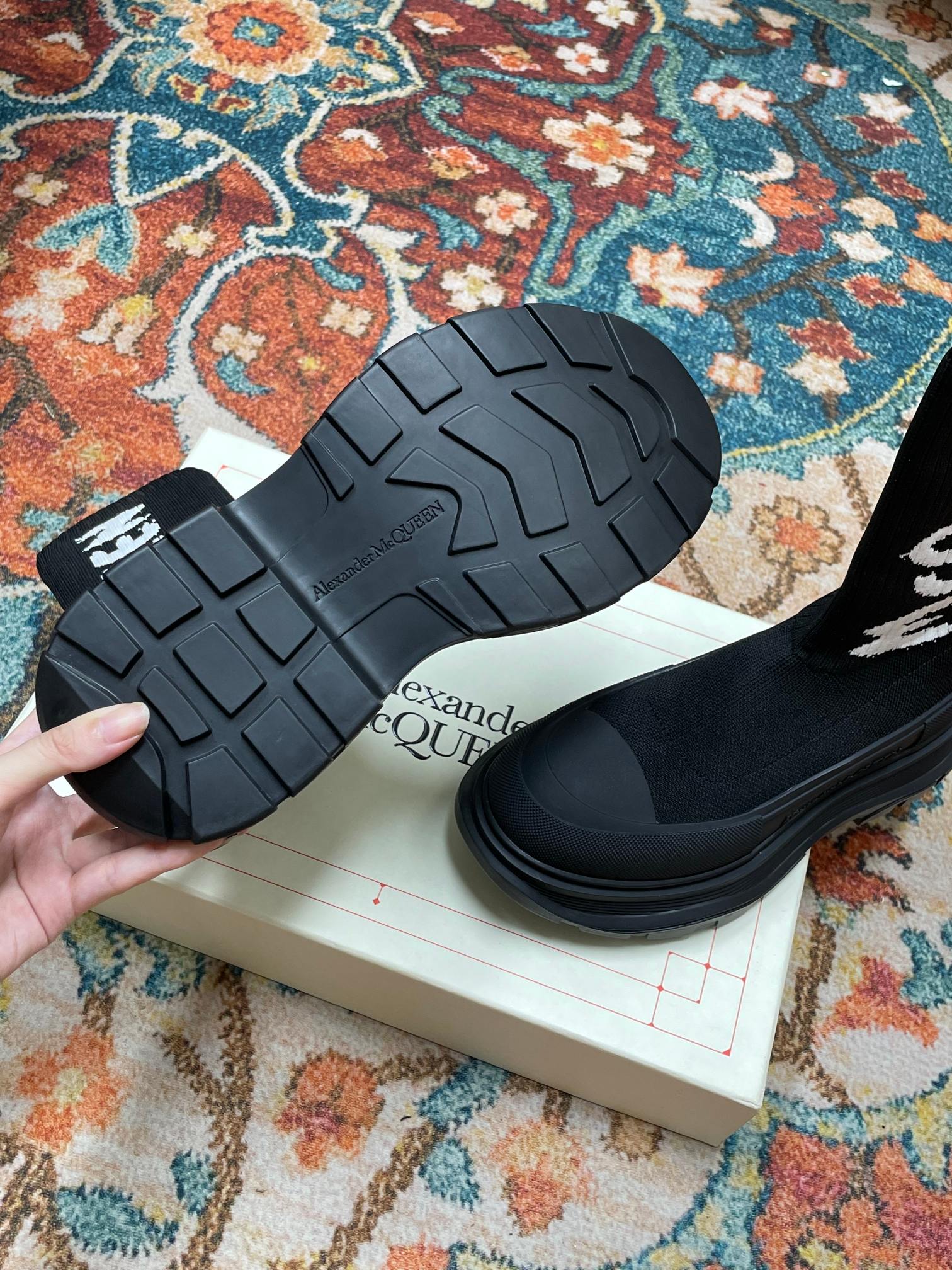 Zenium: Alexander McQueen Queen 22s Graffiti Sock Boots with Zirconium Fabric - 图片 9