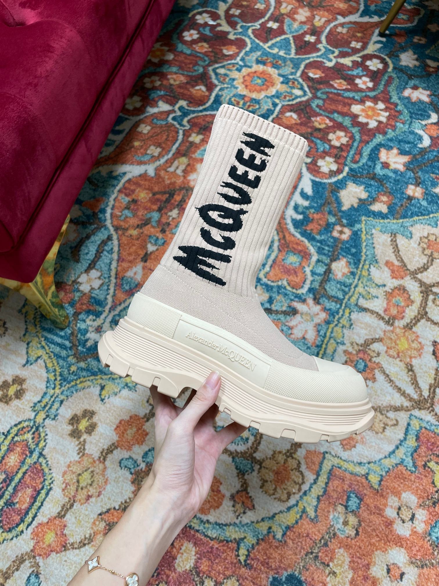 Zenium: Alexander McQueen Queen 22s Graffiti Scrolling Sock Boots, New Zirconium Fabric. - 图片 4