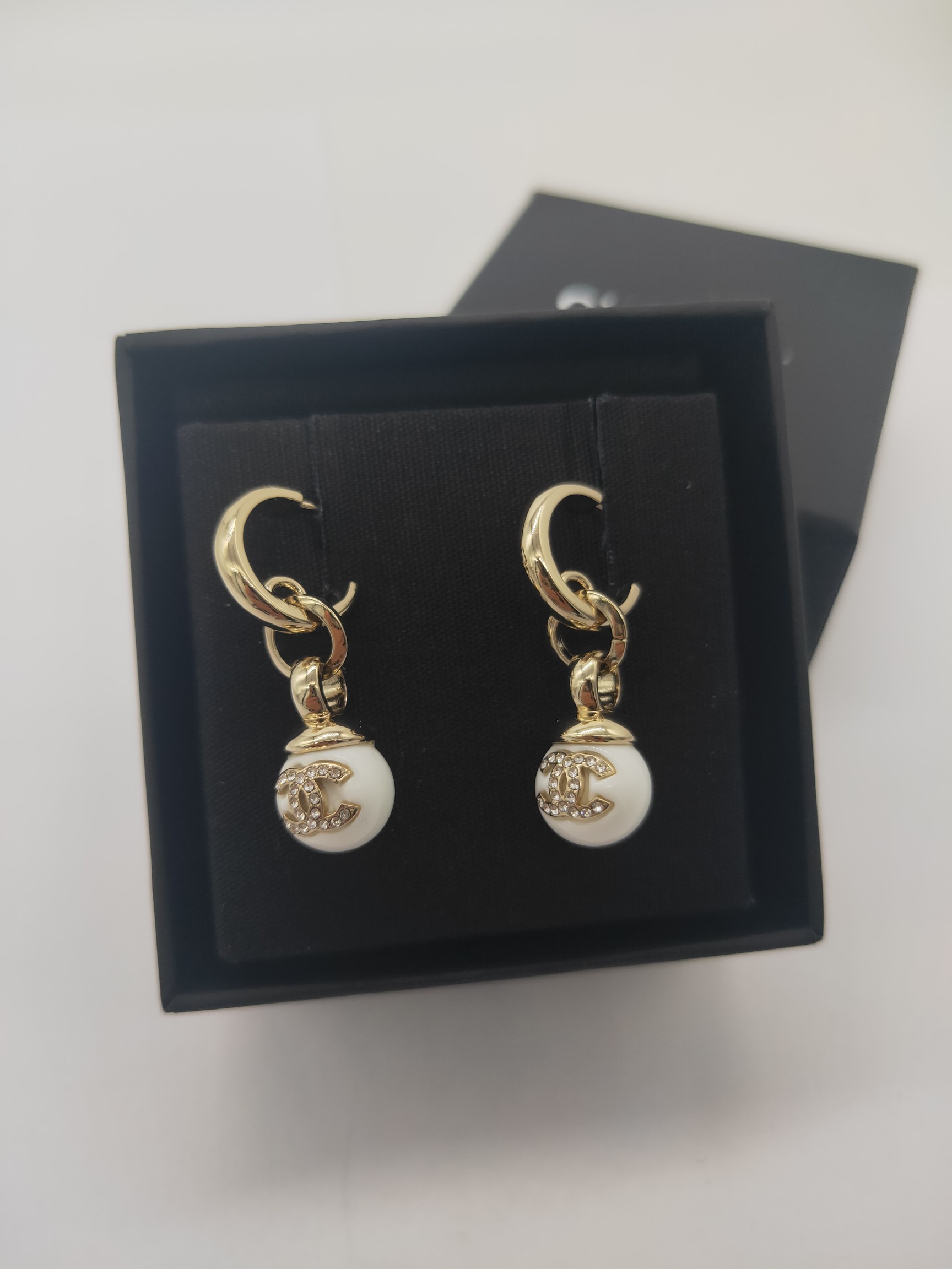 Серьги белый AAE1939