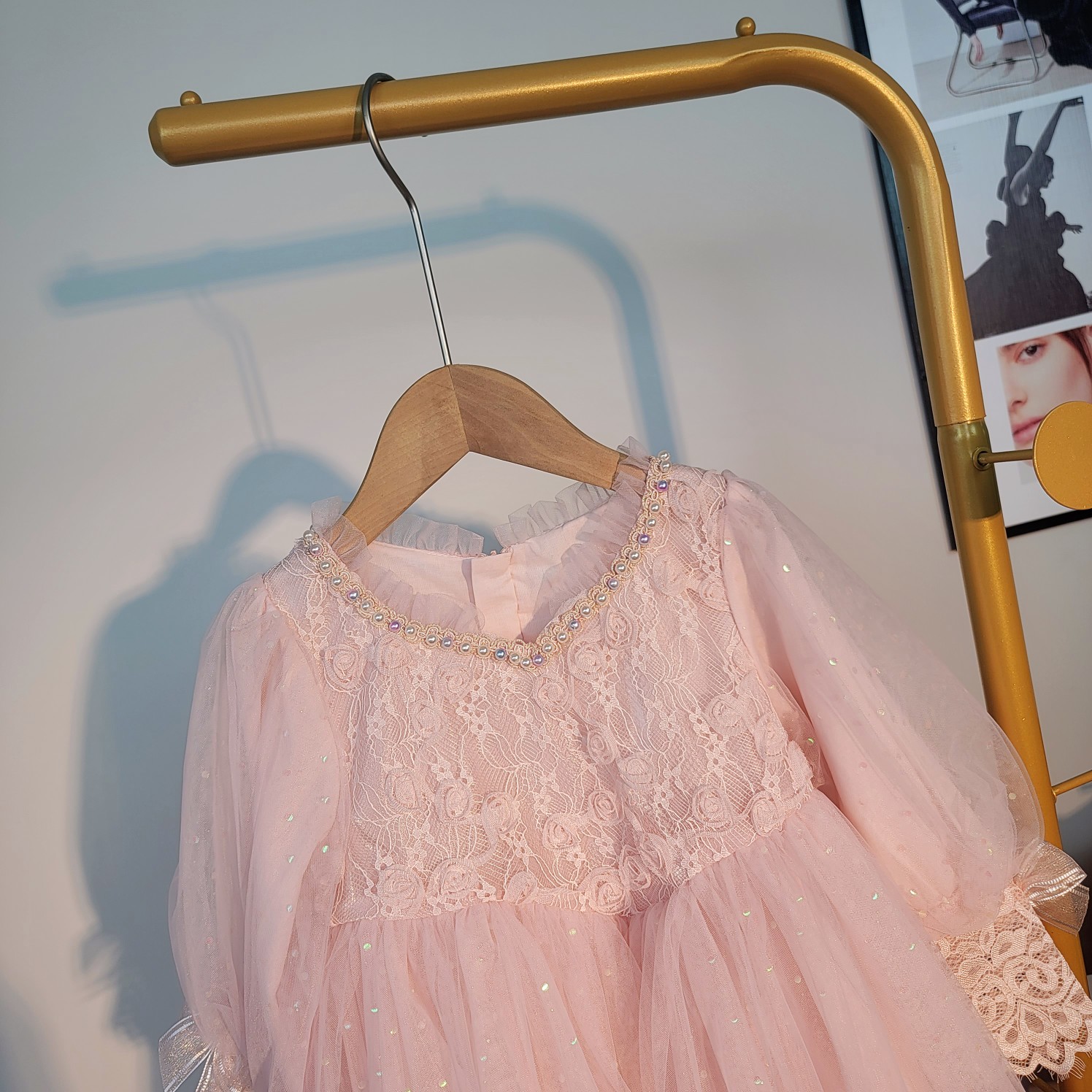 “Valentin0 Valentino 2022 Children’s Fall Dress: Quality Fabric, Various Sizes Available” - 图片 5