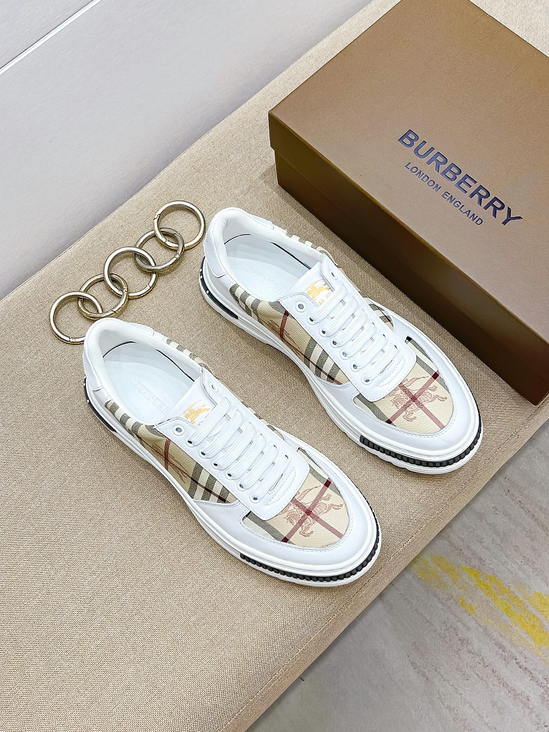I0 巴宝莉 Burberry 经典休闲鞋2022休闲运动男鞋，懒人套脚板鞋 帆船鞋 全新米兰时装时尚的设计，完美做工，原版复刻 霸气花纹 材质：头层磨砂牛皮柔软舒适，羊皮鞋垫，适合户外青年跑步户外司机驾车鞋 套脚方便 懒人乐福首选原版橡胶耐磨大底，男鞋