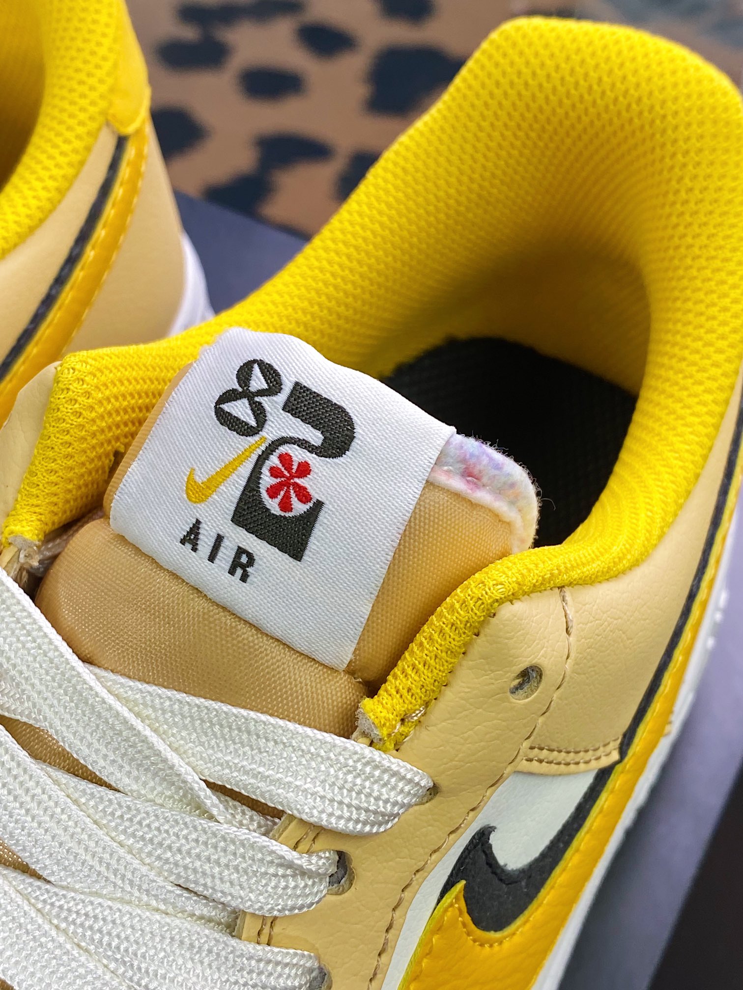 200 Air Force 1’07 LV8 EMB”82 Double Swoosh Yellow”空军一号板鞋“黄白黑双钩”DX6065-171