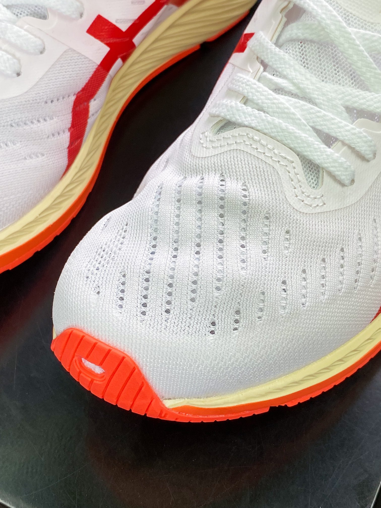 Sports Running Shoes ”White Red” 1011A676-100